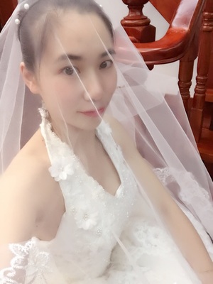 ชุดแต่งงาน คล้องคอ หางยาว เชือกผูกหลัง