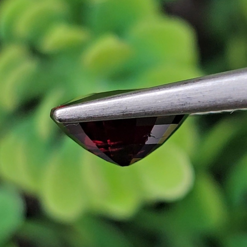 พลอย สปิเนล (Spinel) 1.93 กะรัต (Cts.) ดิบ (Unheated) พลอยแท้ อัญมณีมงคลประจําวันเกิด เครื่องประดับพลอย