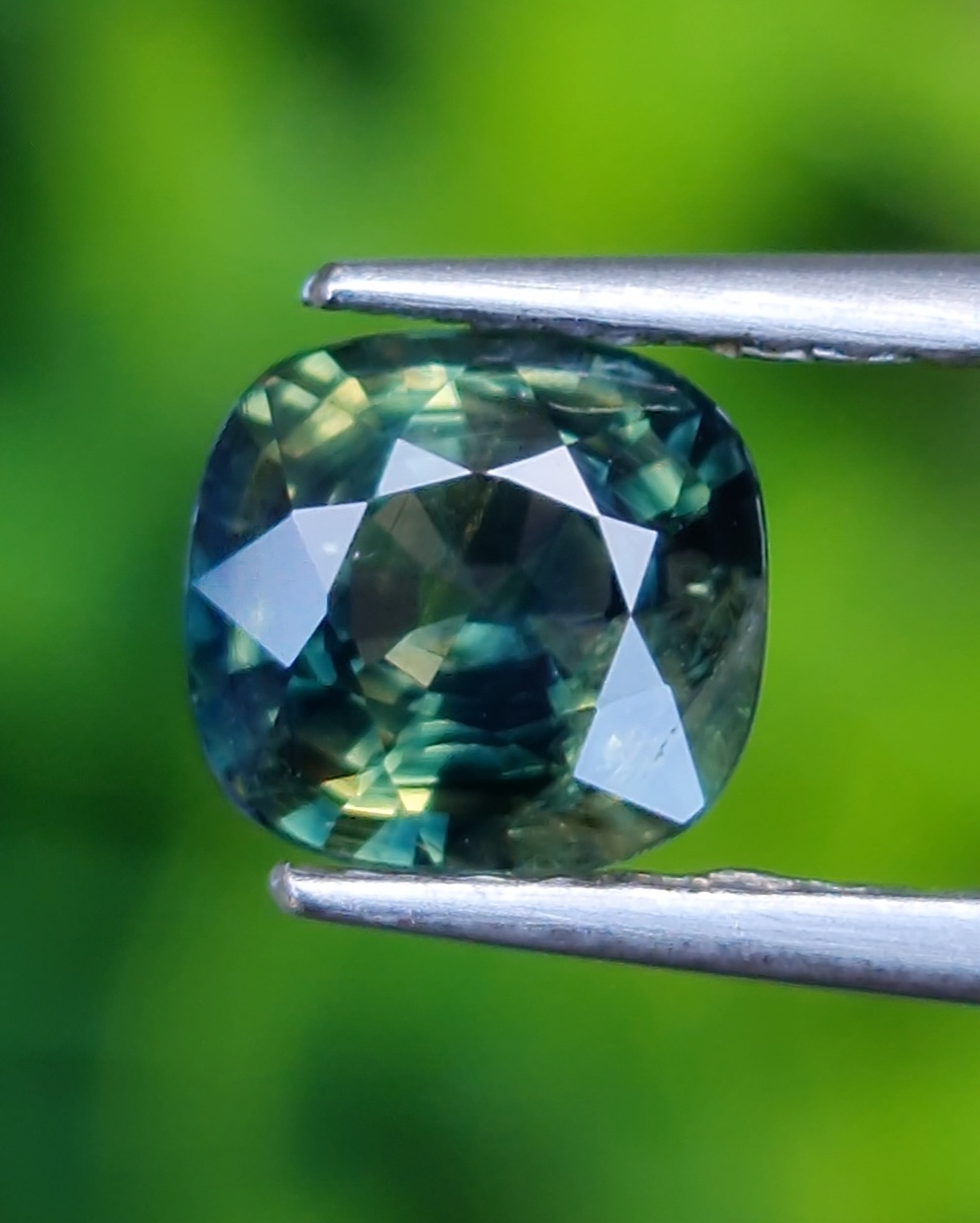 พลอย แซฟไฟร์ 2 สี Bi Color Sapphire 1.07 กะรัต (Cts.) ดิบ Unheated พลอยแท้ อัญมณีมงคลประจําวันเกิด เครื่องประดับพลอย