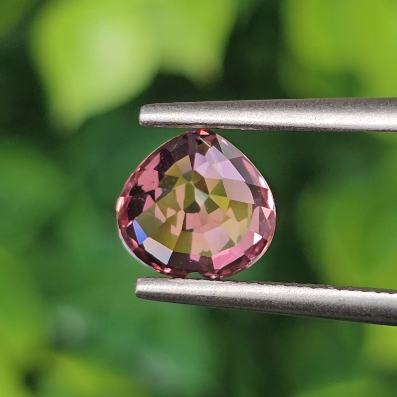 พลอย ชมพู ทัวร์มารีน ( Pink Tourmaline) 1.52 กะรัต (Cts.) อัญมณีมงคลประจําวันเกิด เครื่องประดับพลอย