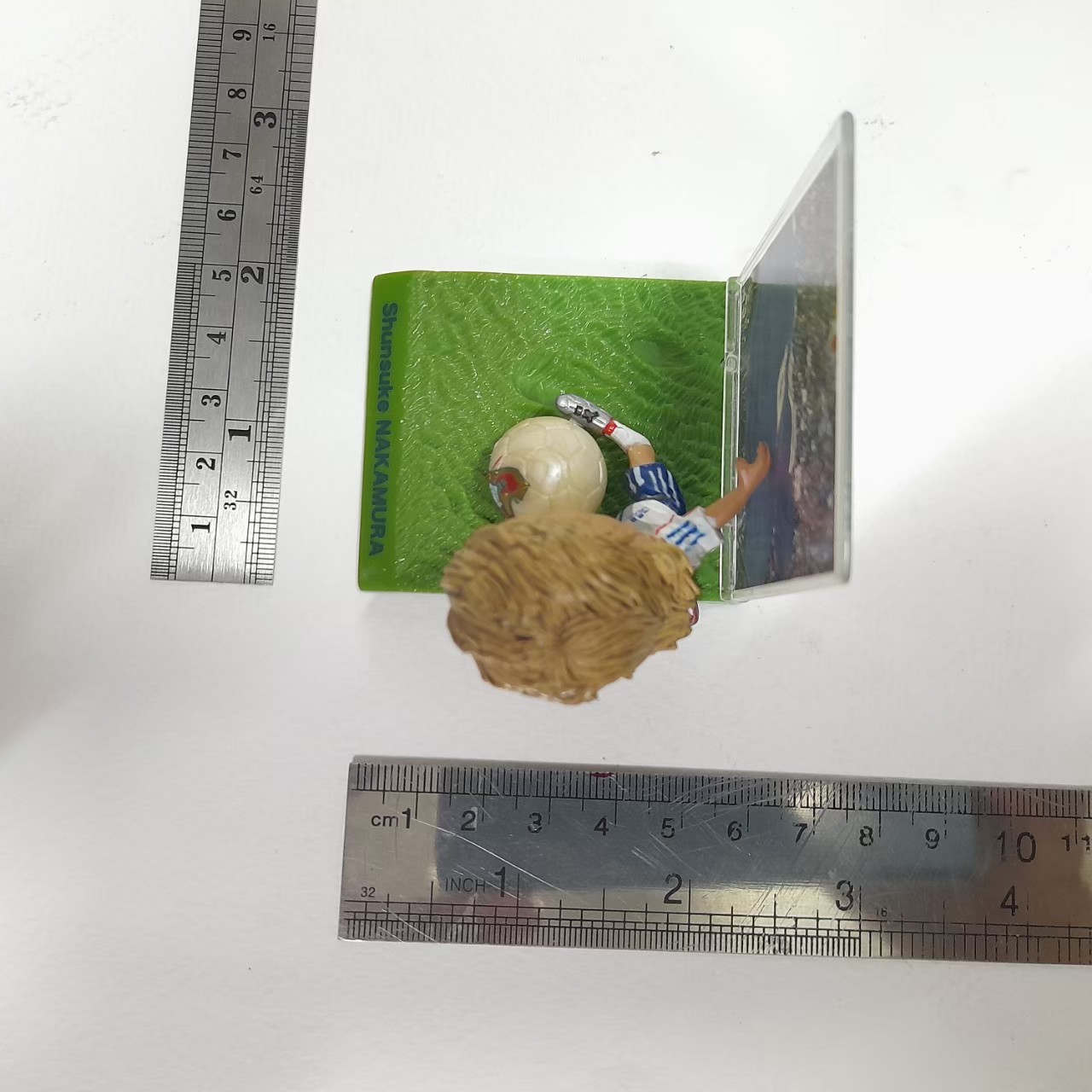 ฟิกเกอร์ นักบอล ทีมญี่ปุ่น Shunsuke Nakamura (ผมยาว)ขนาดตามรูป มีฐาน มีฉาก มือสอง สภาพดีมีรอยบ้าง