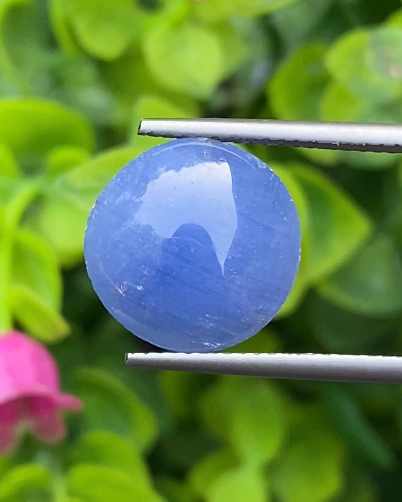 พลอย ไพลิน Blue Sapphire 7.65 กะรัต (Cts.) ดิบ (Unheated) พลอยแท้ อัญมณีมงคลประจําวันเกิด เครื่องประดับพลอย