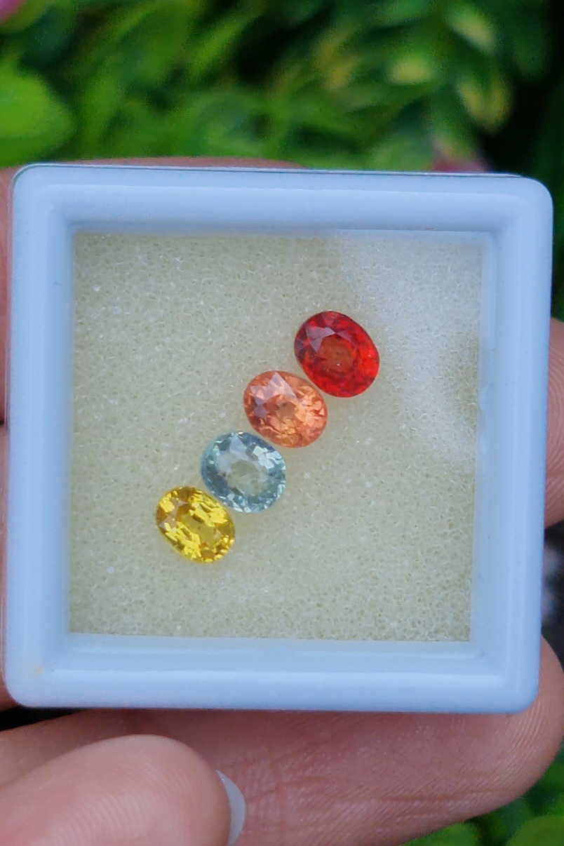 พลอย แฟนซี แซฟไฟร์ Fancy Sapphire 4 เม็ด 2.35 กะรัต (cts.) พลอยแท้ อัญมณีมงคลประจําวันเกิด เครื่องประดับพลอย