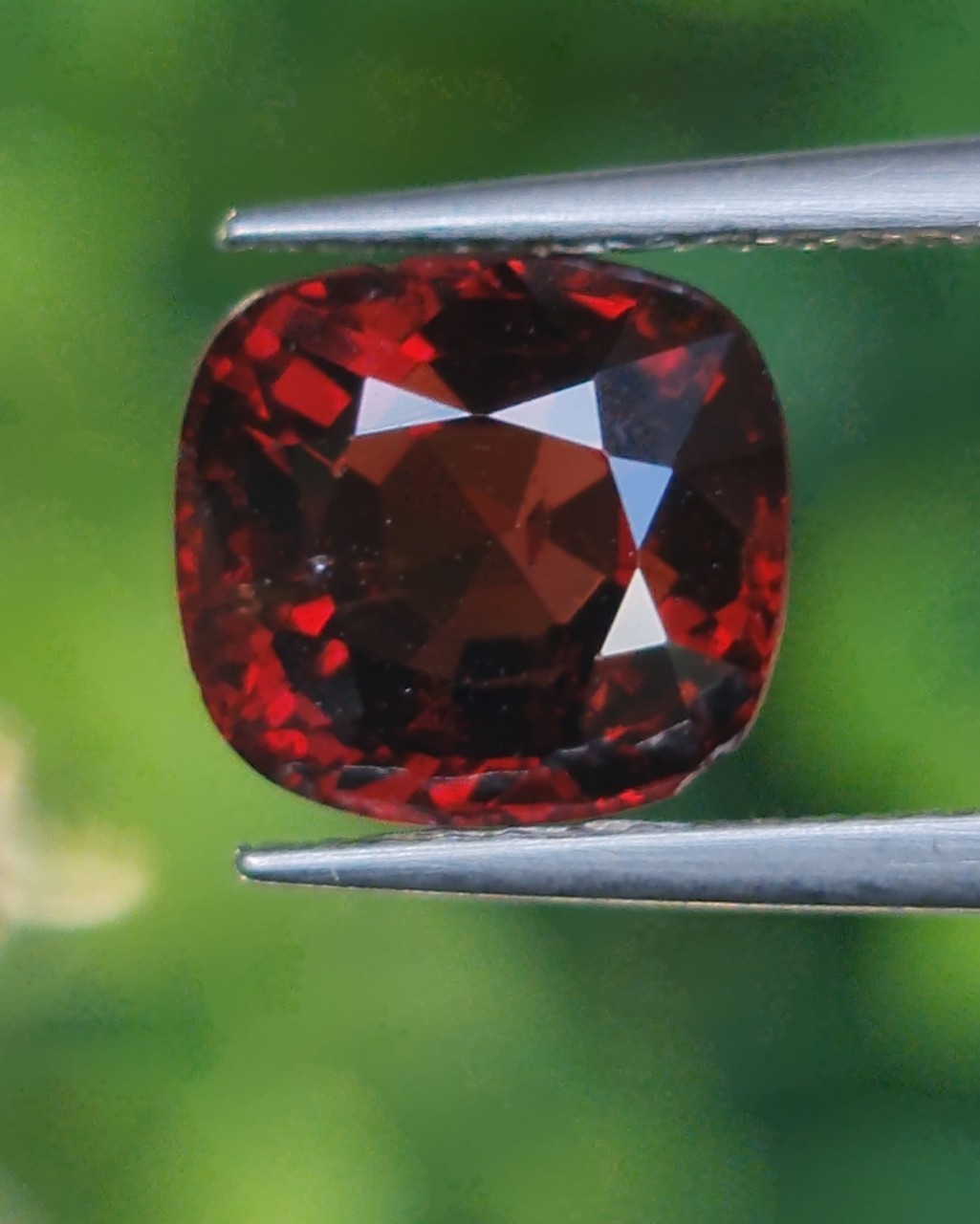 พลอย สปิเนล (Spinel) 2.71 กะรัต (Cts.) ดิบ (Unheated) พลอยแท้ อัญมณีมงคลประจําวันเกิด เครื่องประดับพลอย