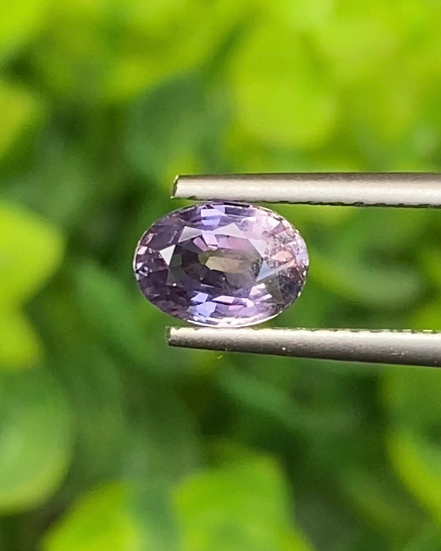 พลอย เพอเพิล แซฟไฟร์ สีม่วง Purple Sapphire ดิบ/ Unheated 1.10 กะรัต (Cts.) พลอยแท้ อัญมณีมงคลประจําวันเกิด เครื่องประดับพลอย