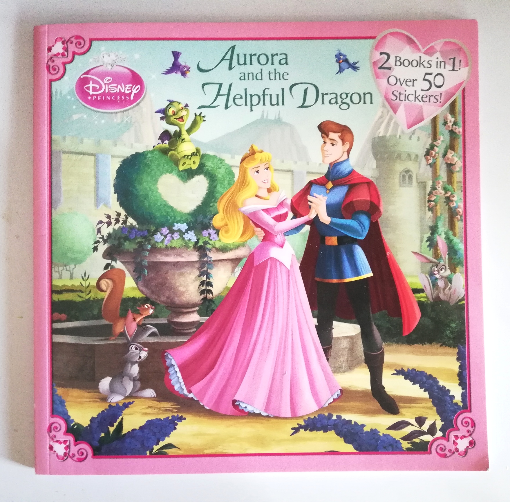 หนังสือนิทานฉบับภาษาอังกฤษ จาก วอลท์ดิสนีย์ แบบ 2 เรื่องใน 1 เล่ม ,เจ้าหญิงกบ เทียน่าและเพื่อนหมาขนฟู กับสติ๊กเกอร์มากกว่า50แบบ , PRINCESS Tiana and Her Furry Friend 2Books in 1! Over 50 Stickers! ด้านหลังㆍPRINCESS Aurora and the Helpful Dragon พร้อมสติ๊ก