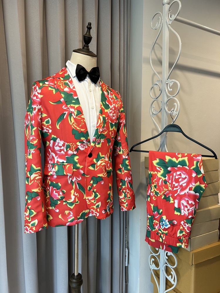เช่า ชุดสูทแฟนซี ลายดอกไม้ สีแดง ทรงคลาสสิก