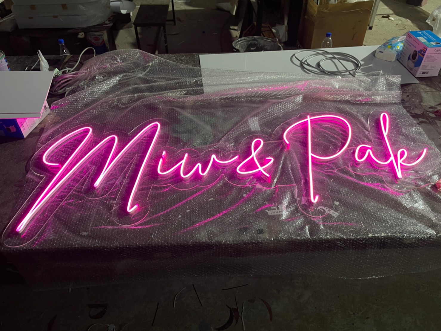 ไฟนีออน เฟค