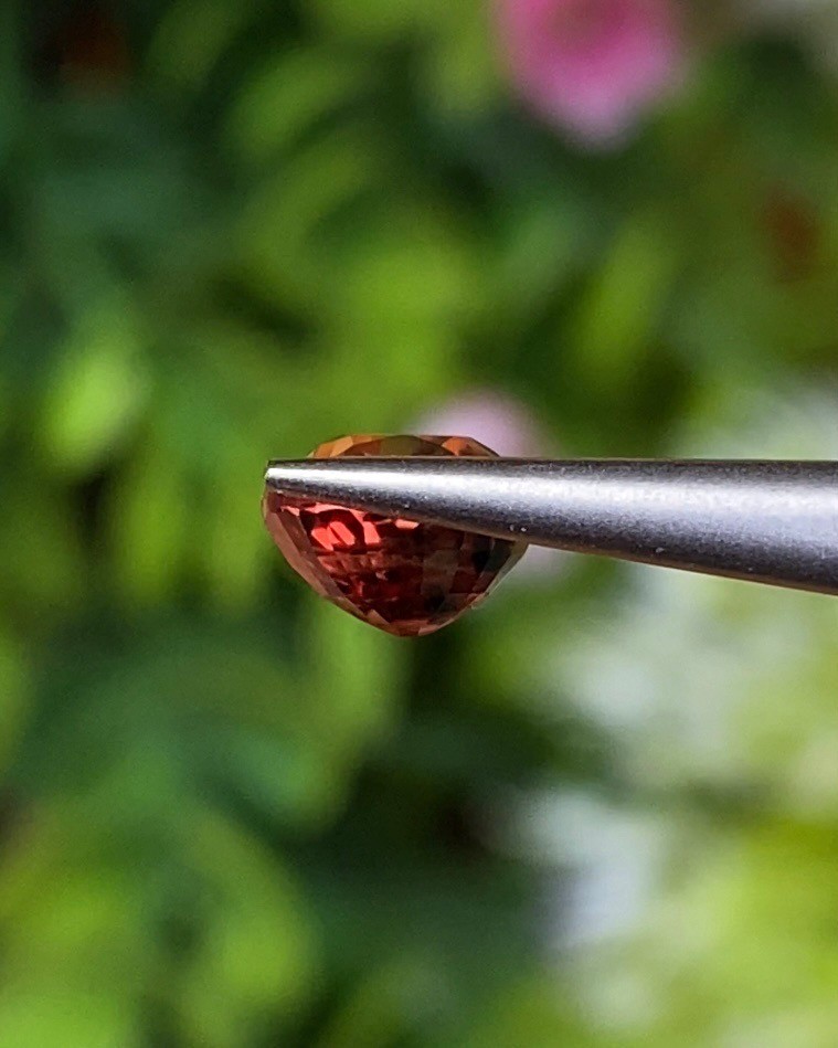 พลอย ออเรนจ์ แซฟไฟร์ Orange Sapphire 1.36 กะรัต (Cts.) พลอยแท้ อัญมณีมงคลประจําวันเกิด เครื่องประดับพลอย