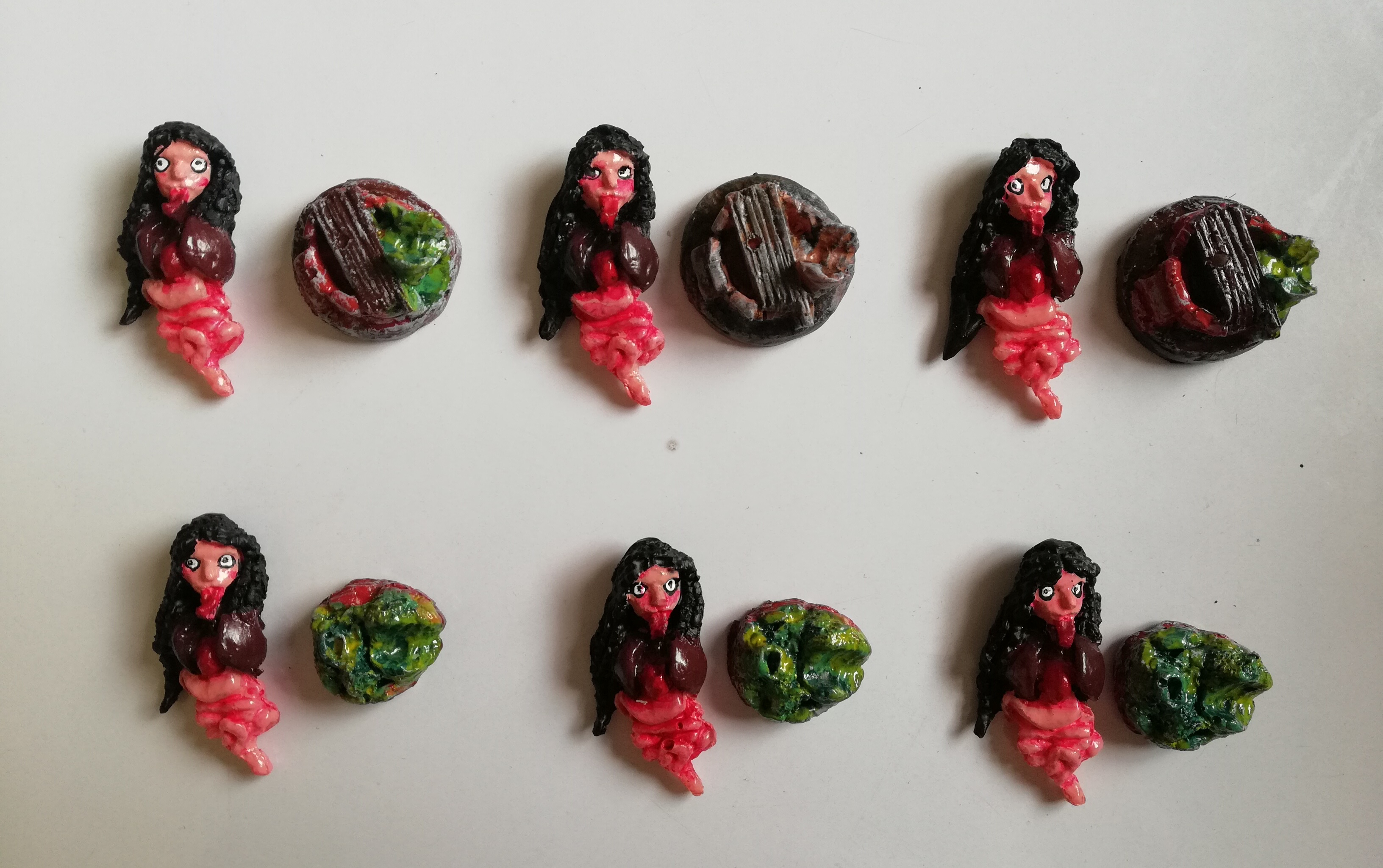 โมเดลผีกระสือ รุ่นทำสีพร้อมฐาน ส้วมหลุม และกองขยะ จำนวน 6 ตัว งานแฮนด์เมด Thailand handmade toy, ghost model, Krasue, full colored version with bases made from resin, hand painted