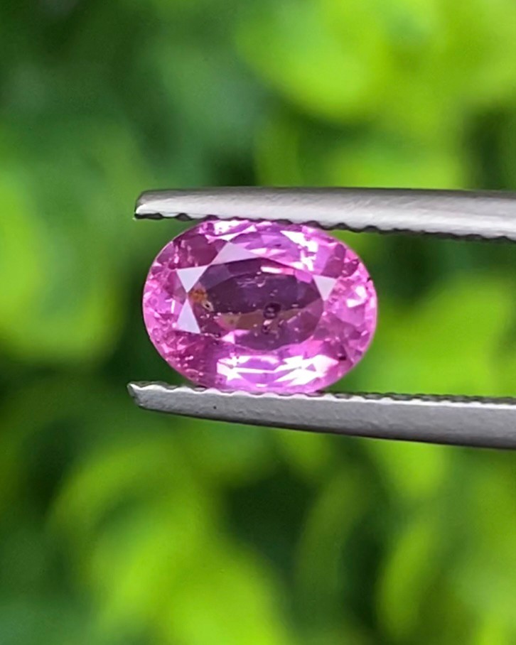 พลอย ชมพู พิ้ง แซฟไฟร์ (Pink Sapphire) 1.08 กะรัต (Cts.) ดิบ (Unheated) พร้อมใบเซอร์ พลอยแท้ อัญมณีมงคลประจําวันเกิด เครื่องประดับพลอย