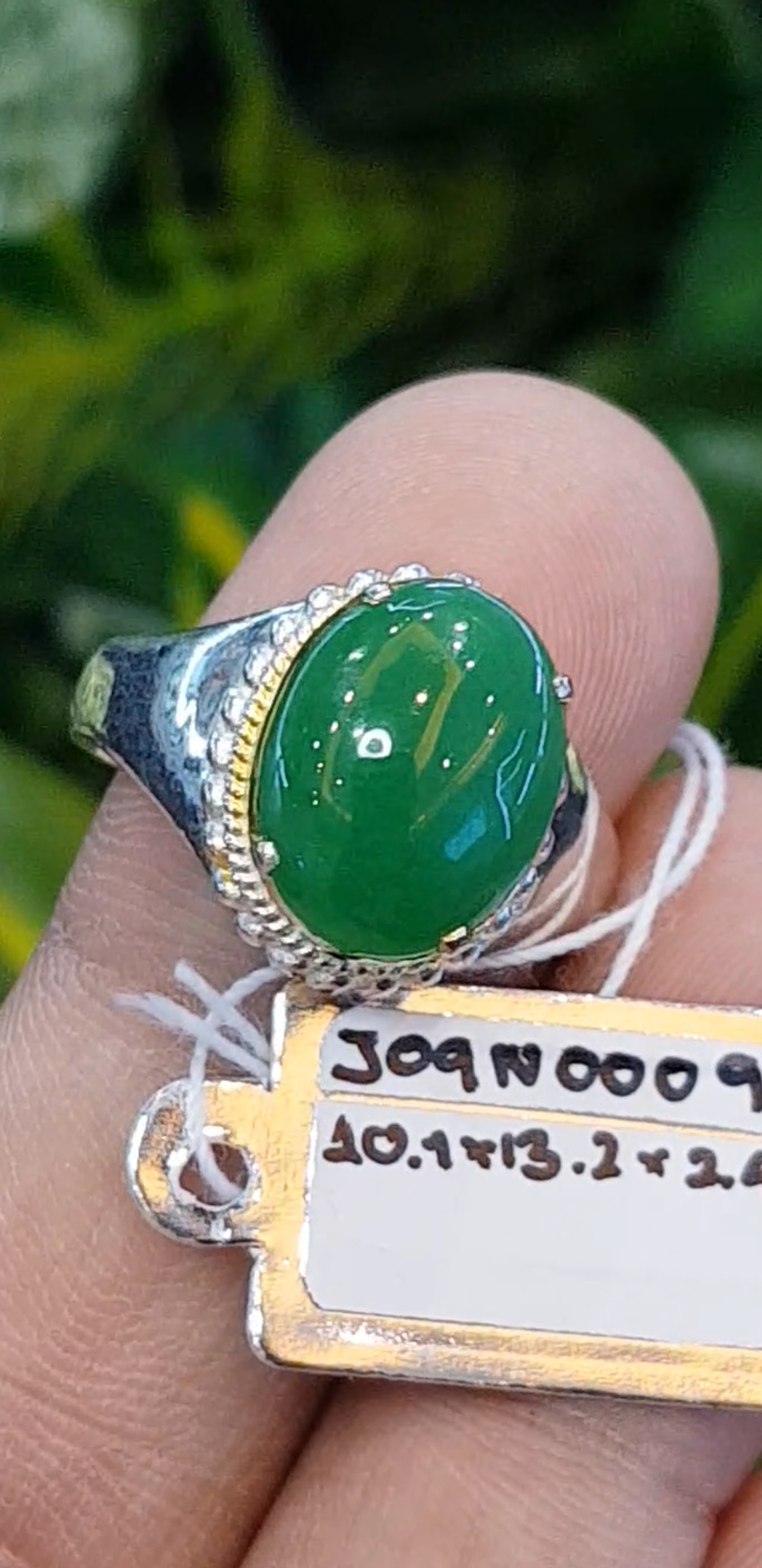 หยก พม่า แท้ Jade แหวนหยก 翡翠戒指 (Jadeite ring) 2.59 กะรัต (Cts.) ดิบ ไม่ผ่านการปรับปรุง (Type A) พม่า (Myanmar)