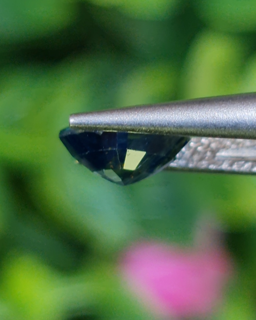 พลอย แซฟไฟร์ 3 สี Tri-Color Sapphire 1.10 กะรัต (Cts.) พลอยแท้ อัญมณีมงคลประจําวันเกิด เครื่องประดับพลอย