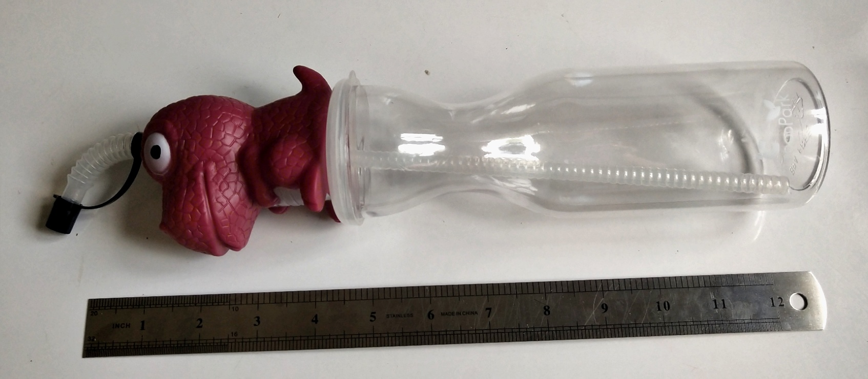 กระบอกใส่น้ำ ขวดน้ำพลาสติกใส พร้อมท็อปเปอร์ไดโนเสาร์สีน้ำตาล ของสะสมจากบิ๊กซี