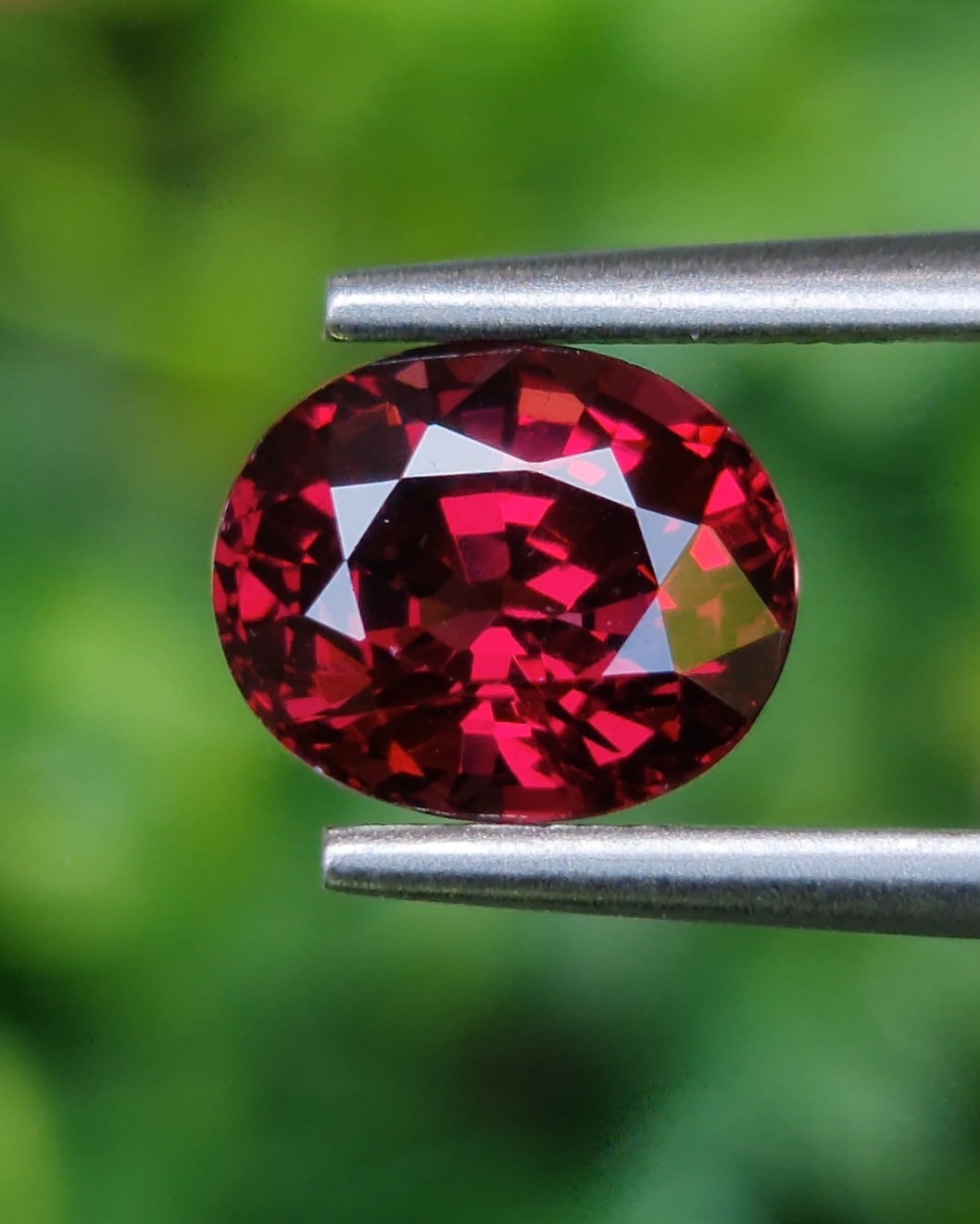 พลอย โรโดไลต์ กาเน็ท Rhodolite Garnet 2.50 กะรัต Cts.พลอยแท้ อัญมณีมงคลประจําวันเกิด เครื่องประดับพลอย