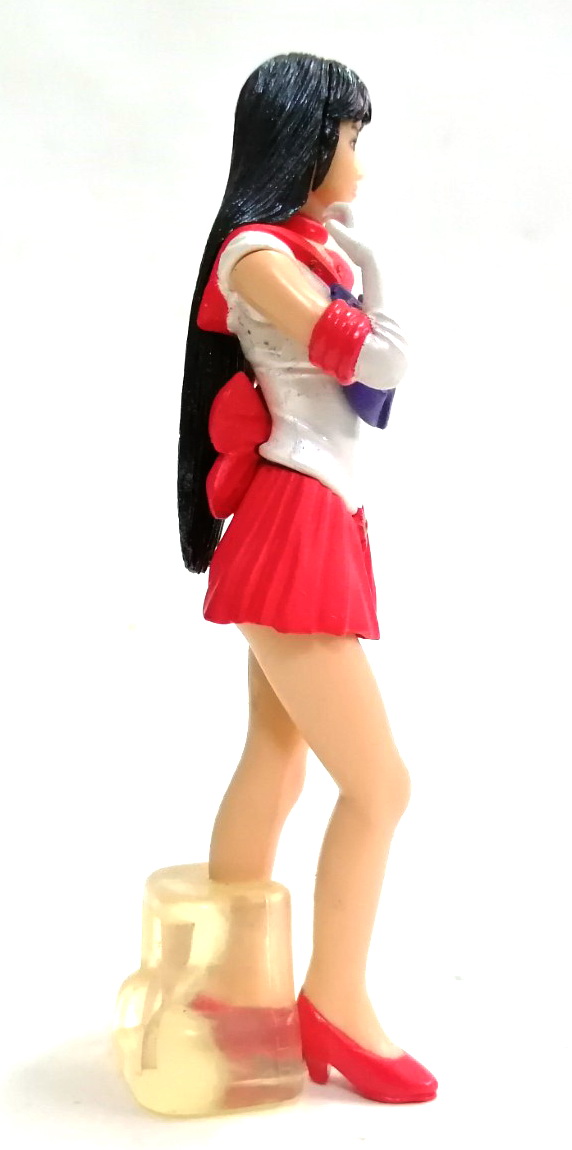 ของเล่น ของสะสม กาชาปองเซเลอร์มาร์ส sailor mars ชุดพิเศษ จากชุด live action ทีวีซีรีย์ ที่แกะหน้าจากนักแสดงจริง คือเคย์โกะ คิึิตากาว่า( keiko kitagawa)ที่รับบทsailor marsในสมัยนั้น กาชาปองตัวนี้สูง 11ซม. พร้อมฐานน้ำแข็งครบ สภาพสะสม เก่าเก็บ