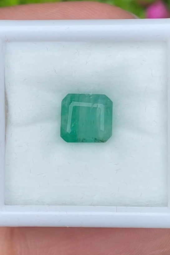 พลอย มรกต Natural Emerald แซมเบีย 1.84 กะรัต (Cts.) พลอยแท้ อัญมณีมงคลประจําวันเกิด เครื่องประดับพลอย