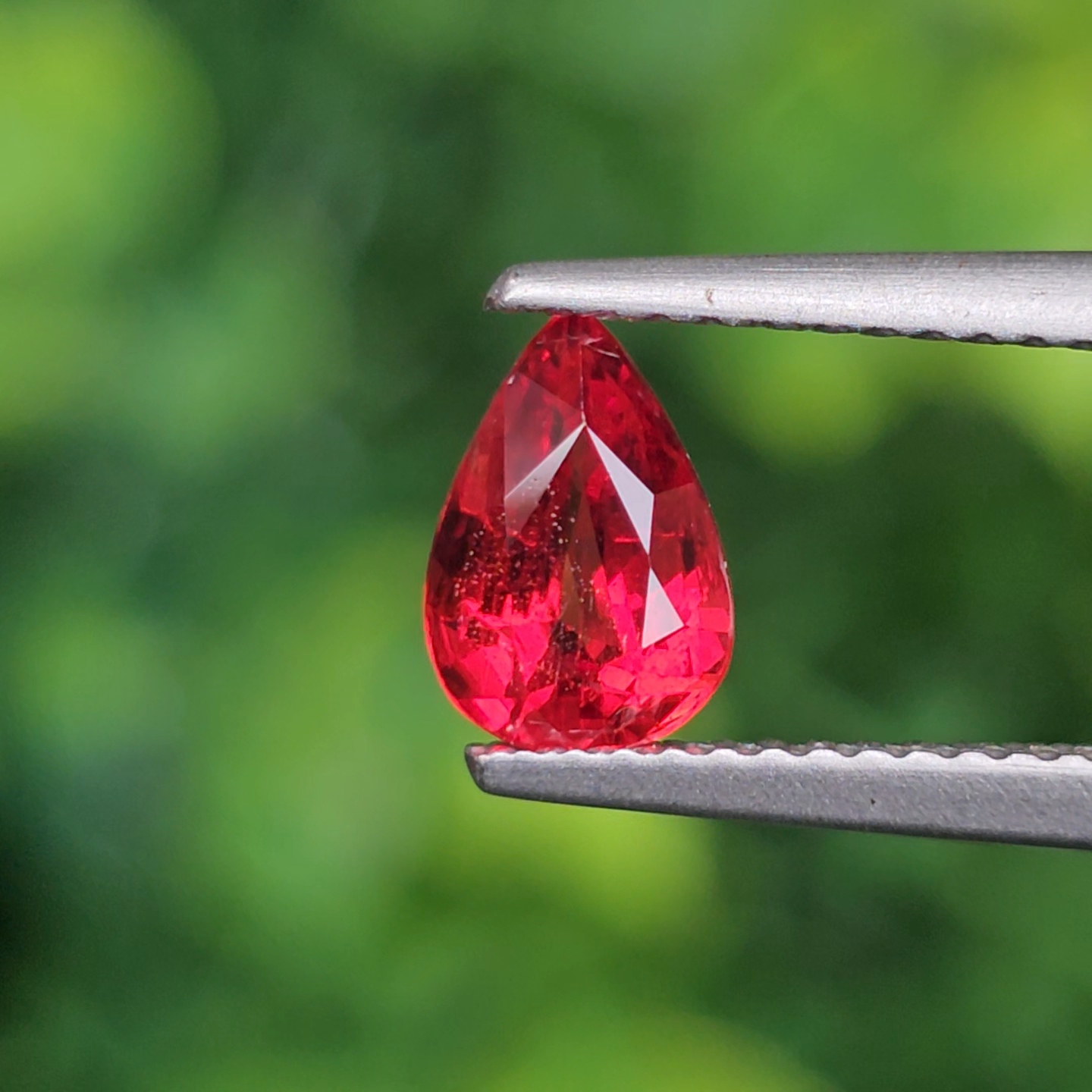 พลอย ทับทิม ซองเจีย Songea Ruby Sapphire 1.01 กะรัต (Cts.) พลอยแท้ อัญมณีมงคลประจําวันเกิด เครื่องประดับพลอย