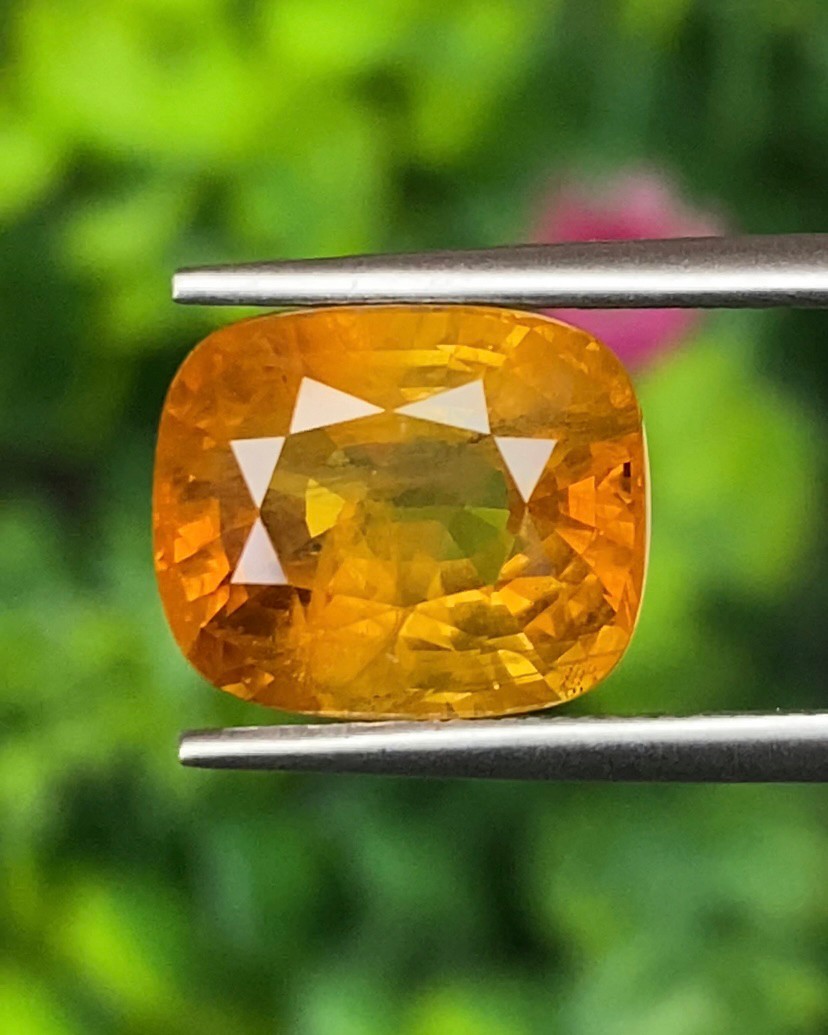พลอย บุษราคัม Yellow Sapphire 6.31 กะรัต (Cts.) พลอยแท้ อัญมณีมงคลประจําวันเกิด เครื่องประดับพลอย
