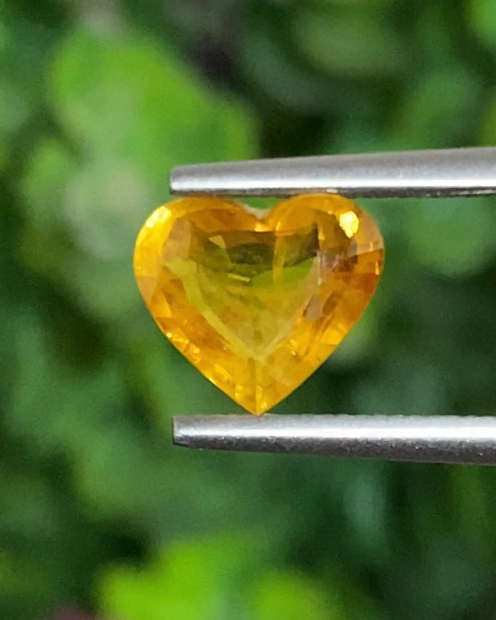 พลอย บุษราคัม Yellow Sapphire 1.45 กะรัต (Cts.) พลอยแท้ อัญมณีมงคลประจําวันเกิด เครื่องประดับพลอย