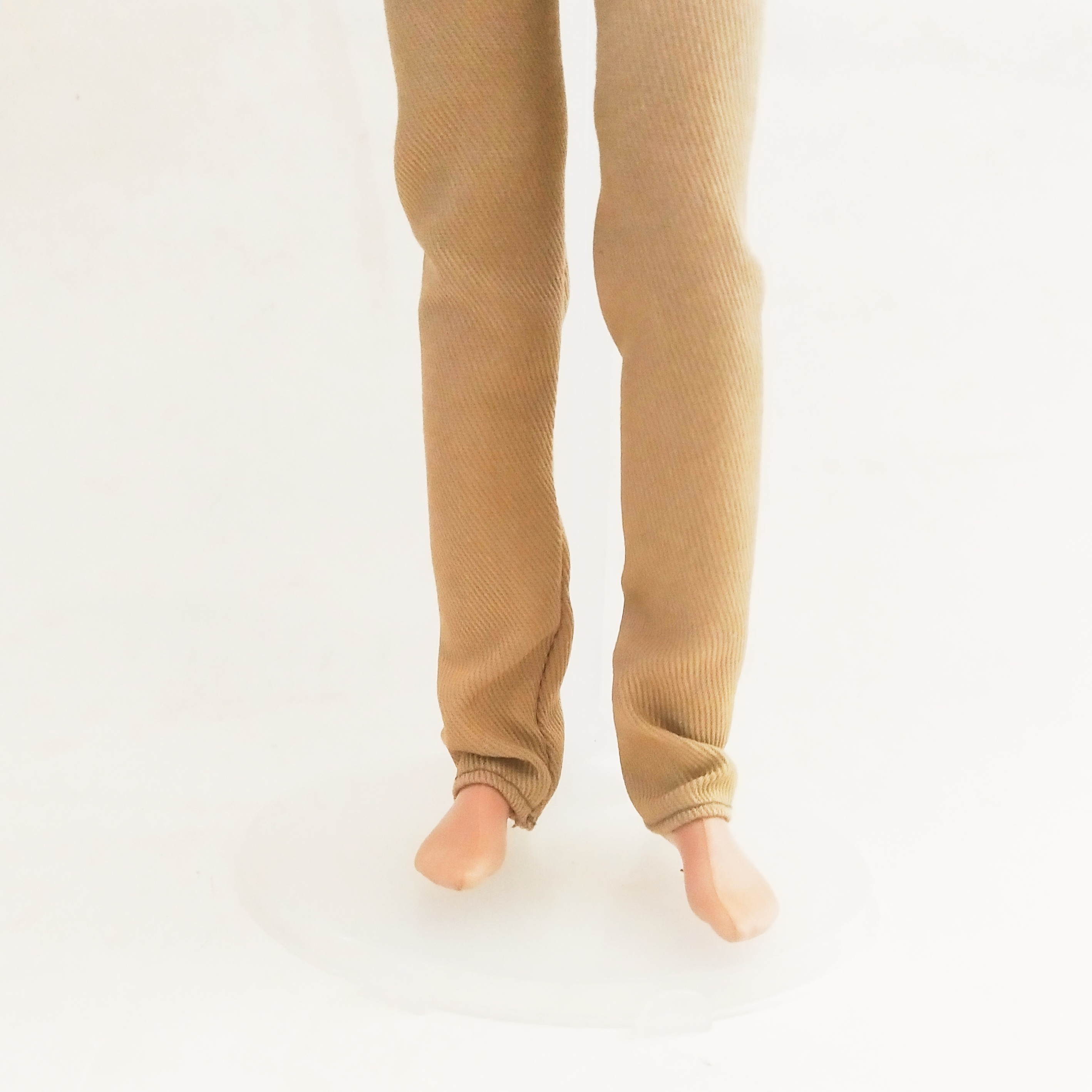 ตุ๊กตาผู้ชาย เคน แฟชั่นโพสต์ ท่ายืนทิ้งน้ำหนักลงที่ขาขวา แขนขาแน่น Mattel China 2013