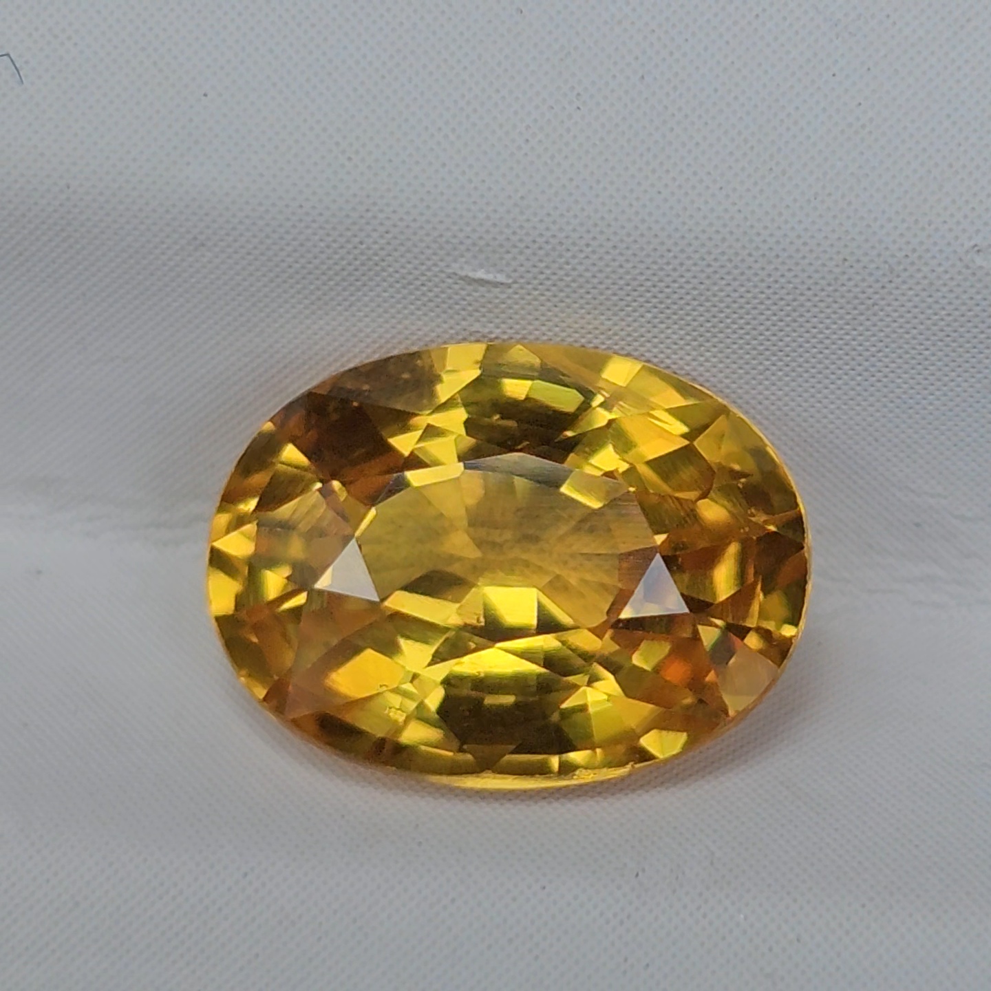 พลอย บุษราคัม yellow sapphire 2.33 กะรัต (Cts.) พลอยแท้ อัญมณีมงคลประจําวันเกิด เครื่องประดับพลอย