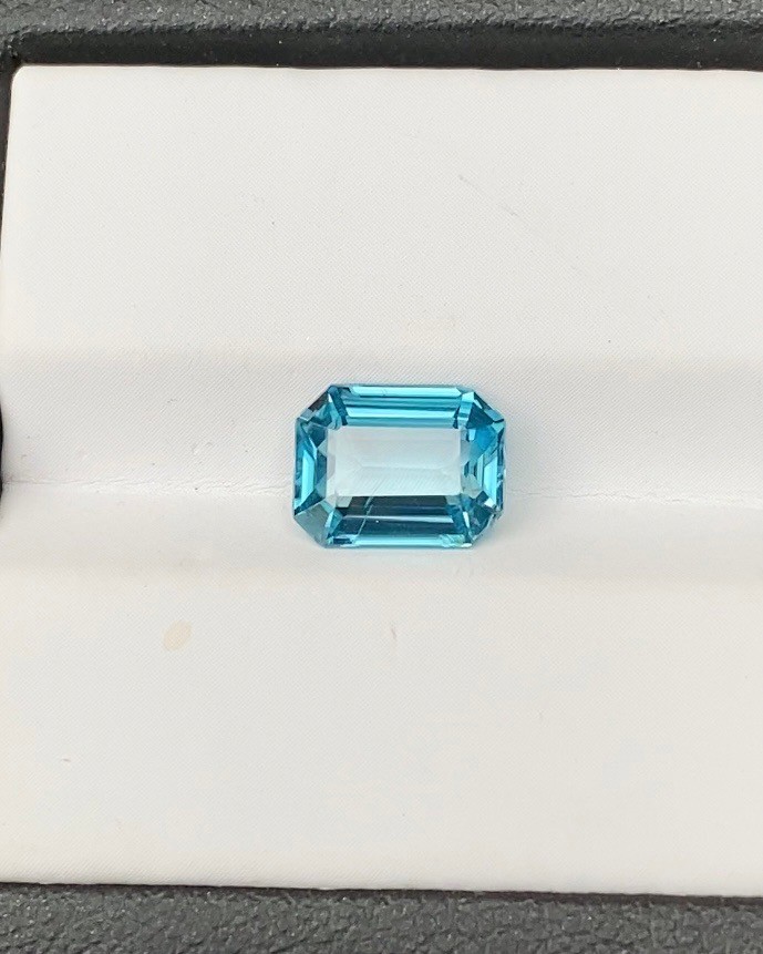 พลอย เพทาย (Zircon) 3.25 กะรัต (Cts.) พลอยแท้ อัญมณีมงคลประจําวันเกิด เครื่องประดับพลอย