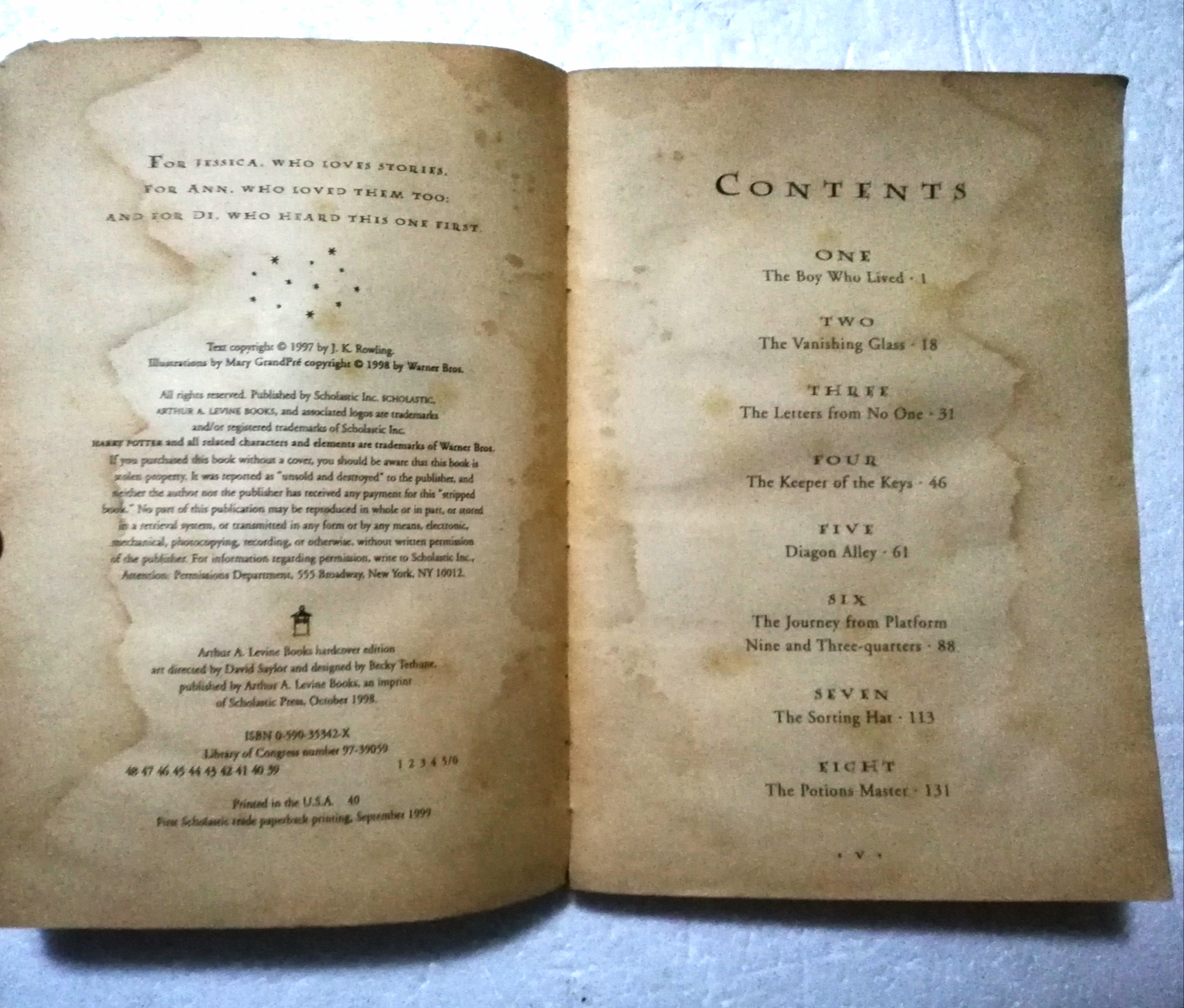 หนังสือเก่า มีรอยชำรุดตามภาพ, ฉบับภาษาอังกฤษ Harry Potter and the sorcerer's Stone แฮร์รี่พ็อตเตอร์กับศิลาอาถรรพ์