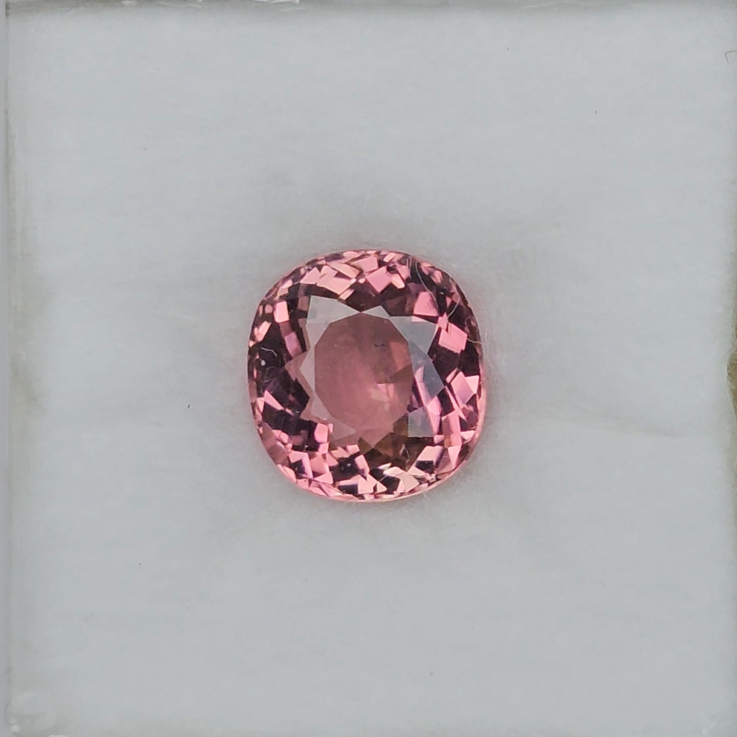 พลอย ทัวร์มาลีน Tourmaline 1.97 กะรัต (Cts.) พลอยแท้ อัญมณีมงคลประจําวันเกิด เครื่องประดับพลอย