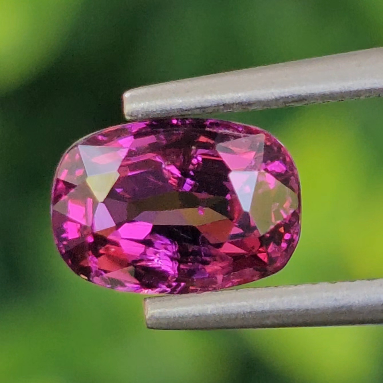 พลอย อุมบาไลต์ การ์เน็ต Umbalite Garnet 1.43 กะรัต (Cts.) ดิบ Unheated ลอยแท้ อัญมณีมงคลประจําวันเกิด เครื่องประดับพลอย