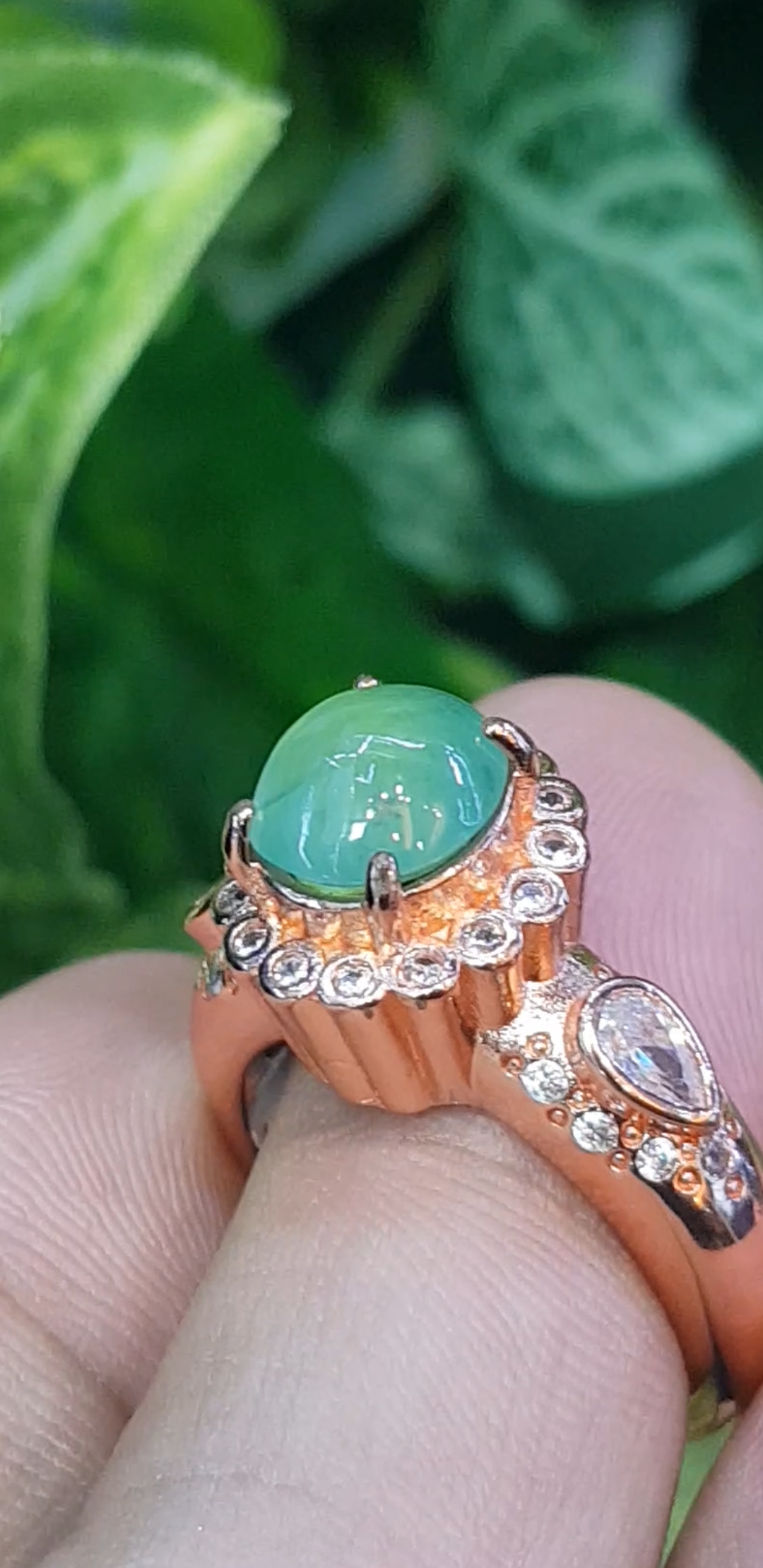 หยก พม่า แท้ Jade แหวนหยก (Jadeite ring) 2.13 กะรัต (Cts.) (Size) 59 ดิบ ไม่ผ่านการปรับปรุง (Type A) พม่า (Myanmar)
