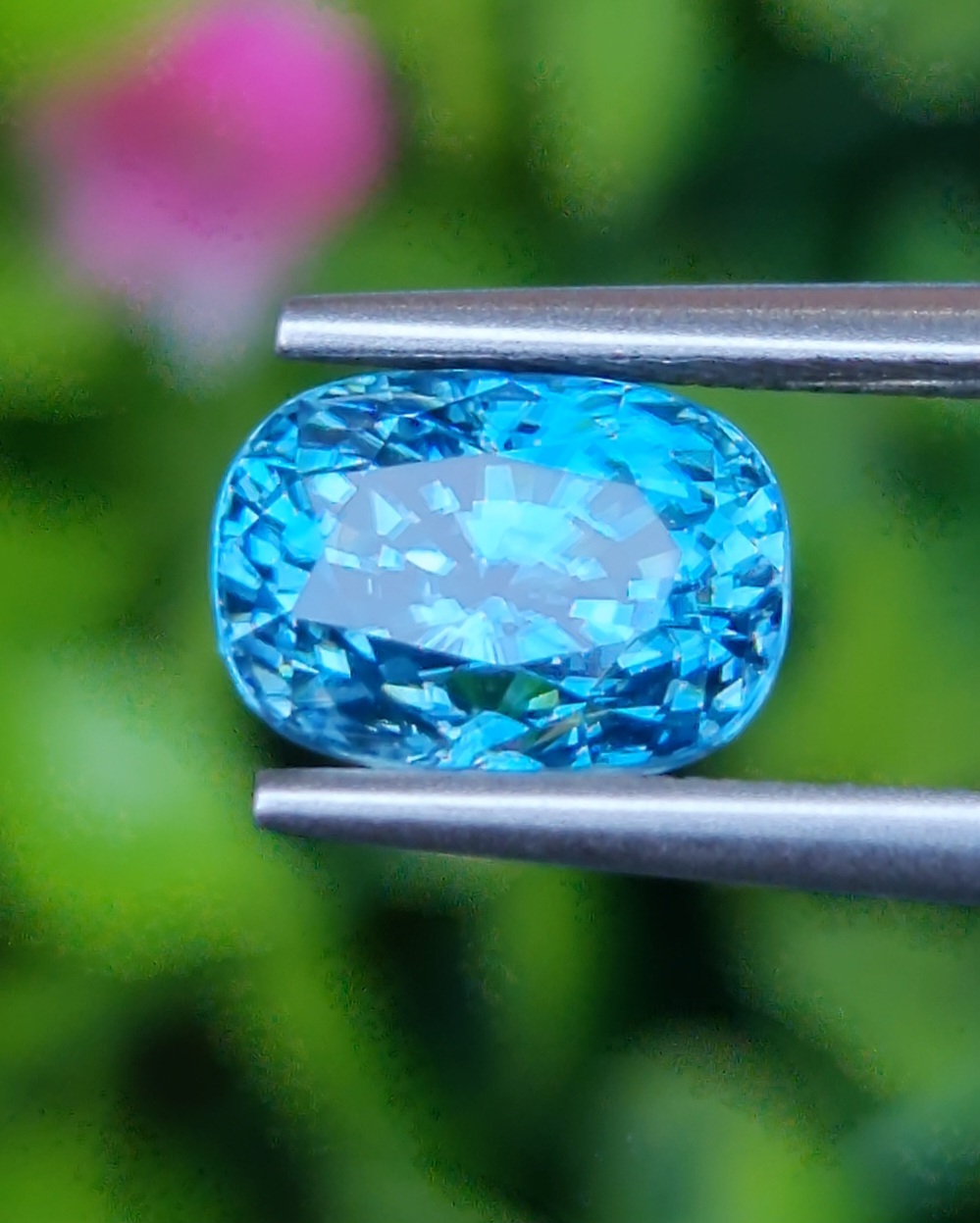 พลอย เพทาย (Zircon) 4.49 กะรัต (Cts.) พลอยแท้ อัญมณีมงคลประจําวันเกิด เครื่องประดับพลอย