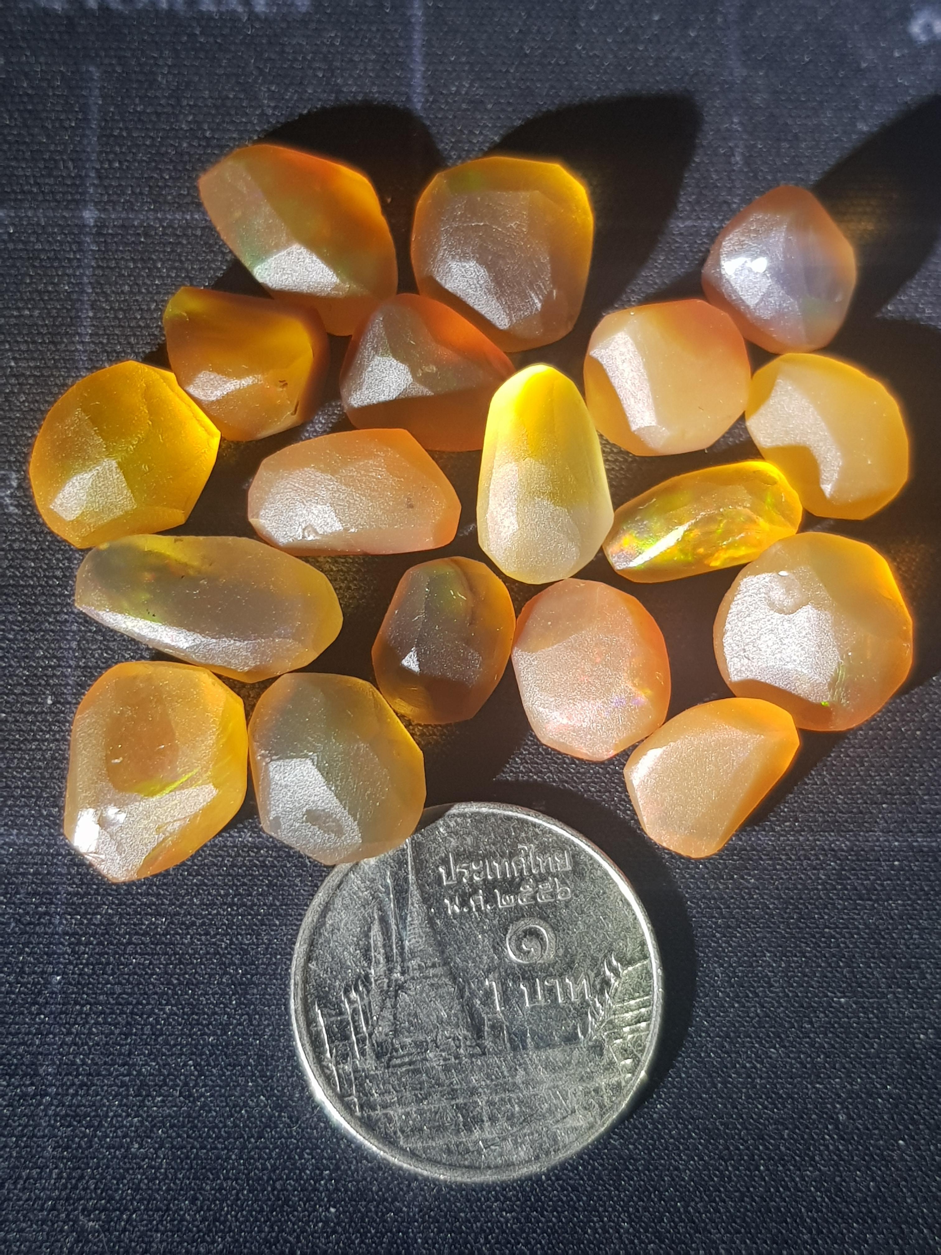 พลอย โอปอล Opal 56.66 กะรัต (Cts.) 18 เม็ด (Pcs) พลอยแท้ อัญมณีมงคลประจําวันเกิด เครื่องประดับพลอย