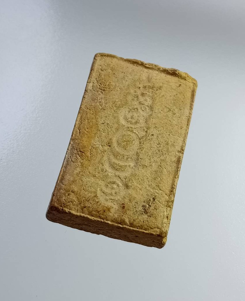 ผ2714 สมเด็จคะแนน หลังยันต์จันทร์เสี้ยว ไม่ทราบที่ครับ