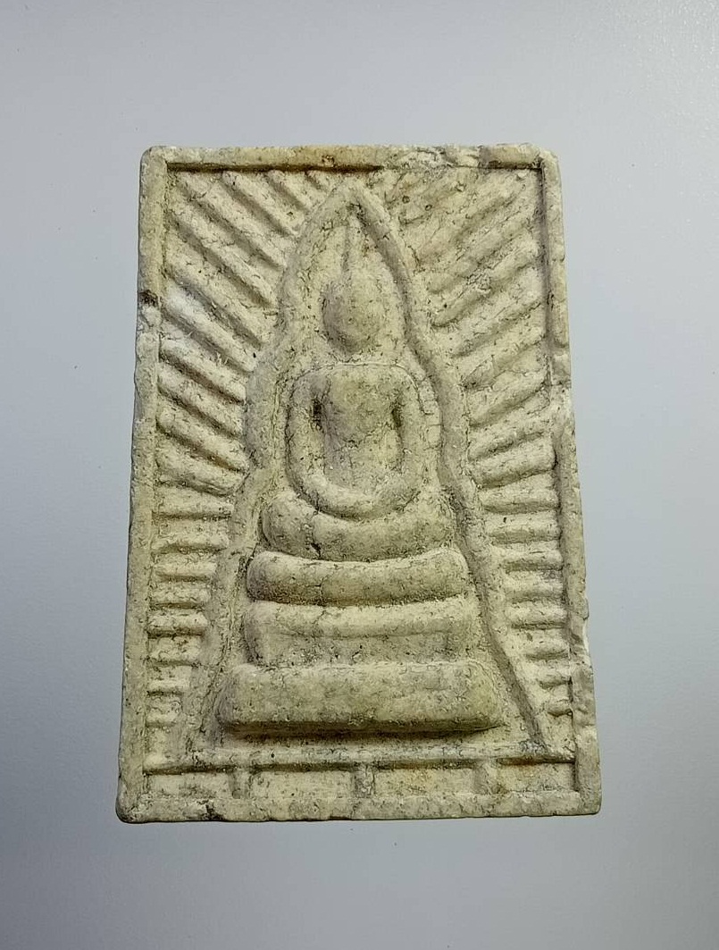 ผ2393 พระสมเด็จแหวกม่าน หลังยันต์ ไม่ทราบที่ครับ