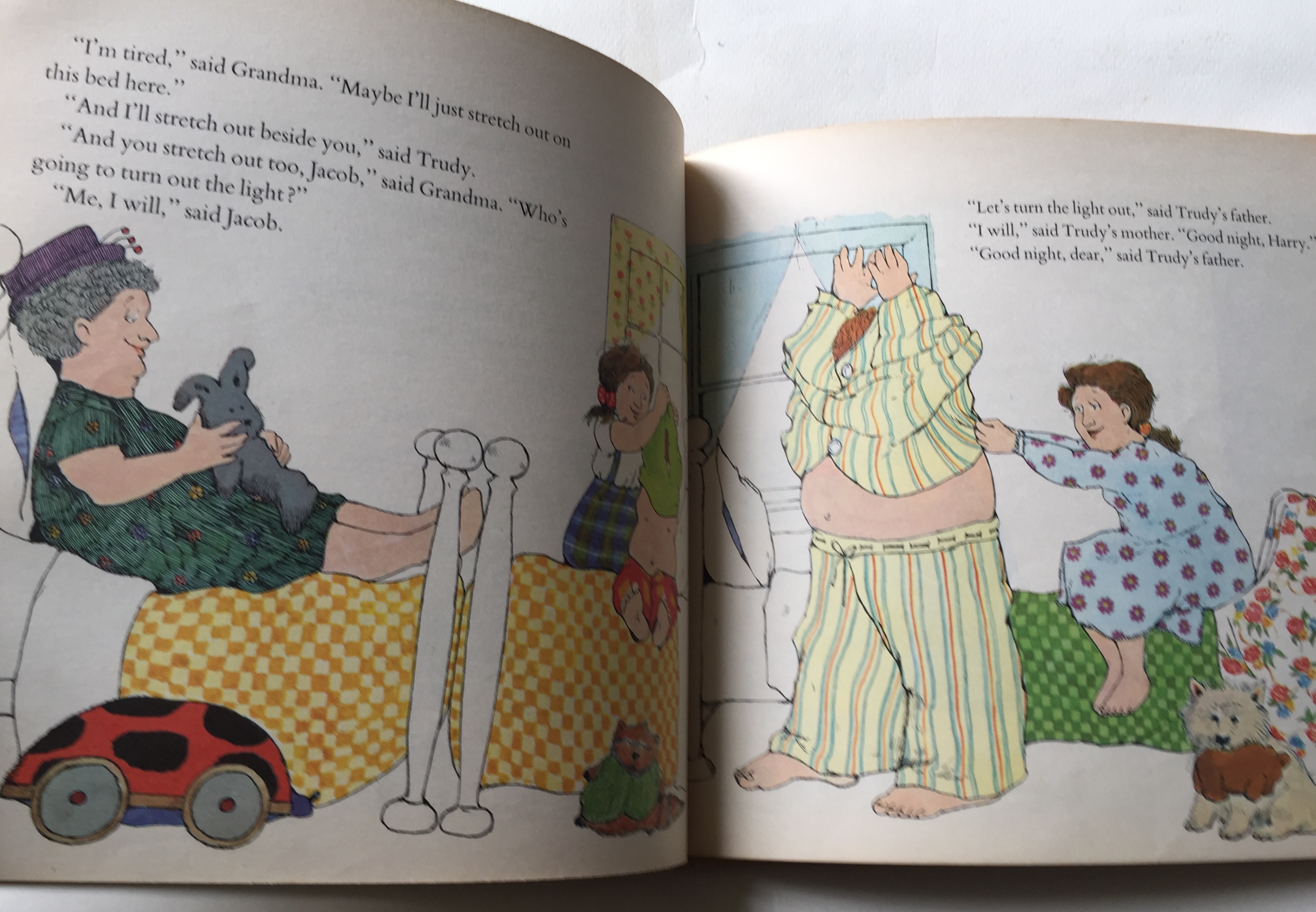 หนังสือภาพวาดสวยปกแข็ง ฉบับภาษาอังกฤษ, ** มีตำหนิตามภาพ, มีรอยเขียนชื่อ belong to Art Singtoroj, TELL ME A TRUDY โดย LORE SEGAL ภาพโดย ROSEMARY WELLS, ปีที่พิมพ์ 1977