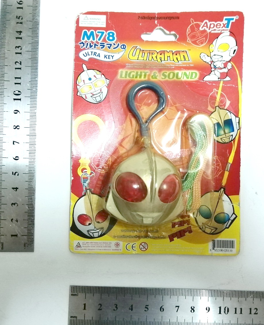 พวงกุญแจ เอเพคทอย Apex Toys Key Chain มีไฟมีเสียง หน้าดาร์คอุลตร้าแมน Dark Ultraman ของเก็บในแพค ไม่เคยแกะ แพคมีรอยและงอตามขอบมุม ขายตามสภาพงานเก่า
