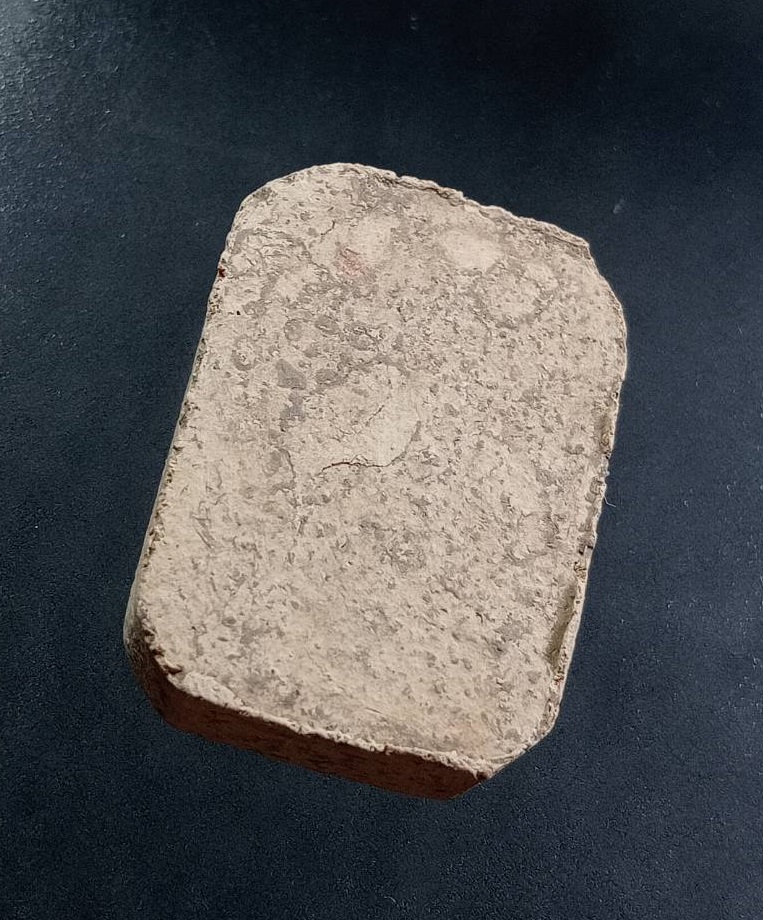 ผ3380 พระเนื้อดิน พิมพ์พระพุทธทรงไก่ หลังเรียบ ไม่ทราบที่ครับ