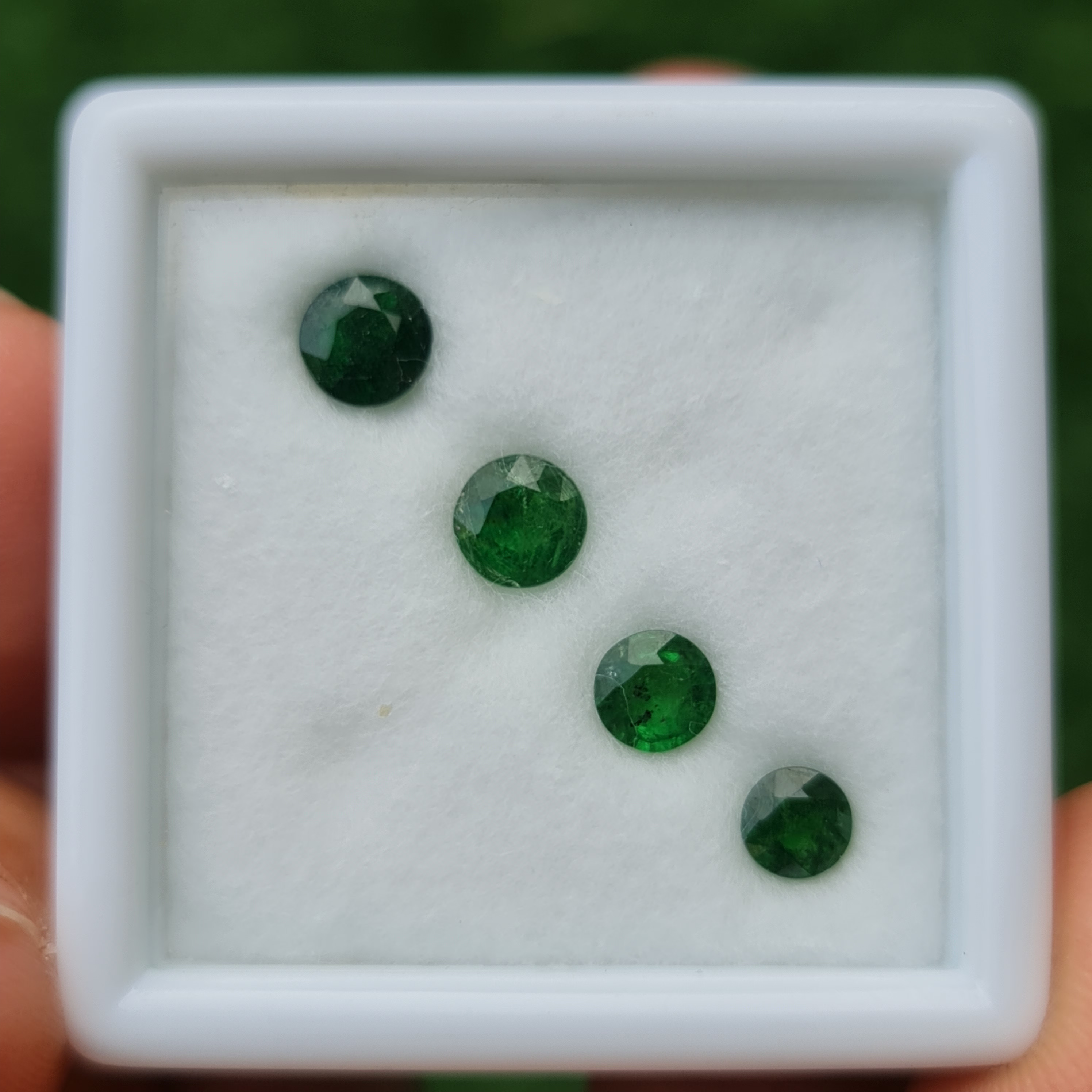 พลอย ซาโวไรท์ Tsavorite Garnet 2.78 กะรัต (Cts.) 4 เม็ด พลอยแท้ อัญมณีมงคลประจําวันเกิด เครื่องประดับพลอย