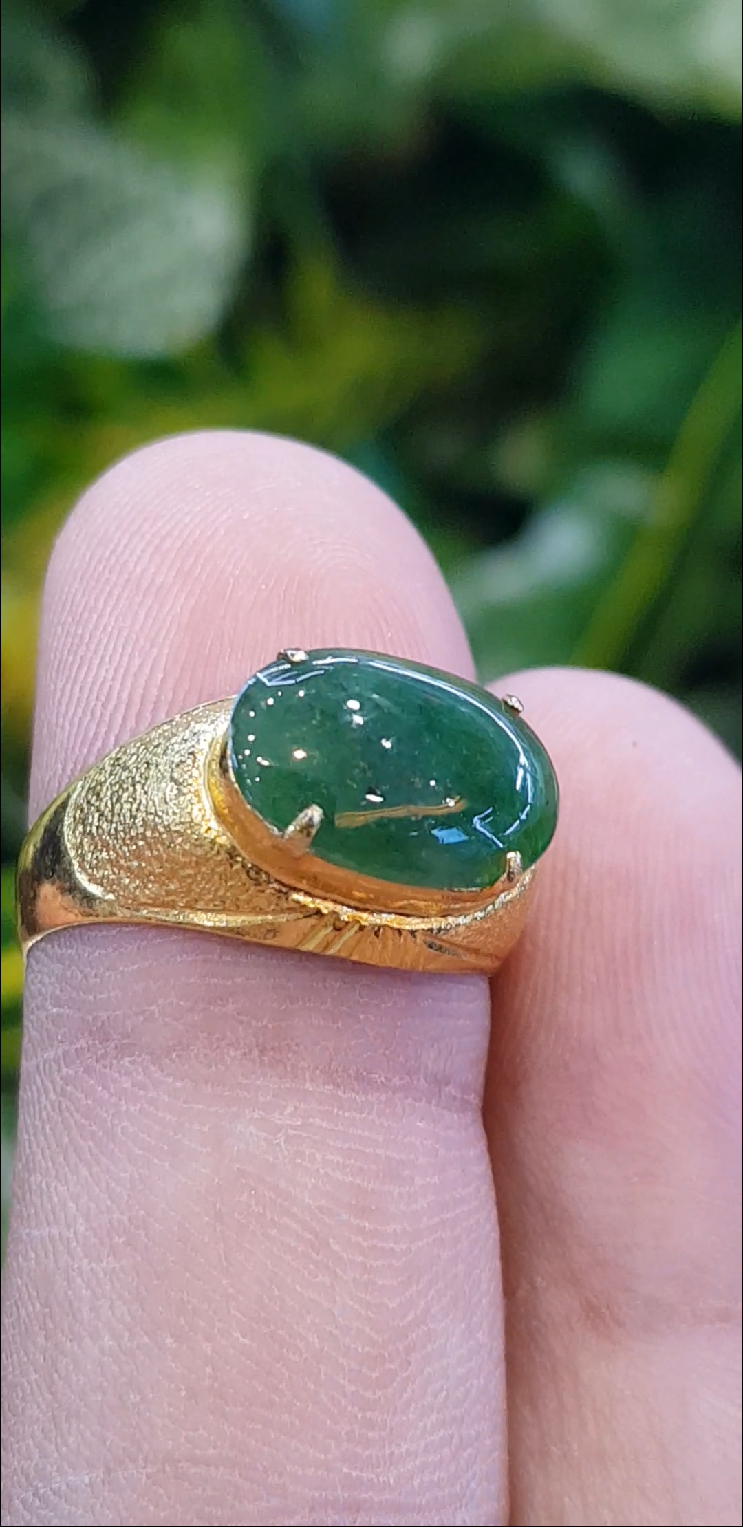 หยก พม่า แท้ Jade แหวนหยก 翡翠戒指 (Jadeite ring) 1.56 กะรัต (Cts.) Size 54 ดิบ ไม่ผ่านการปรับปรุง (Type A) พม่า (Myanmar)