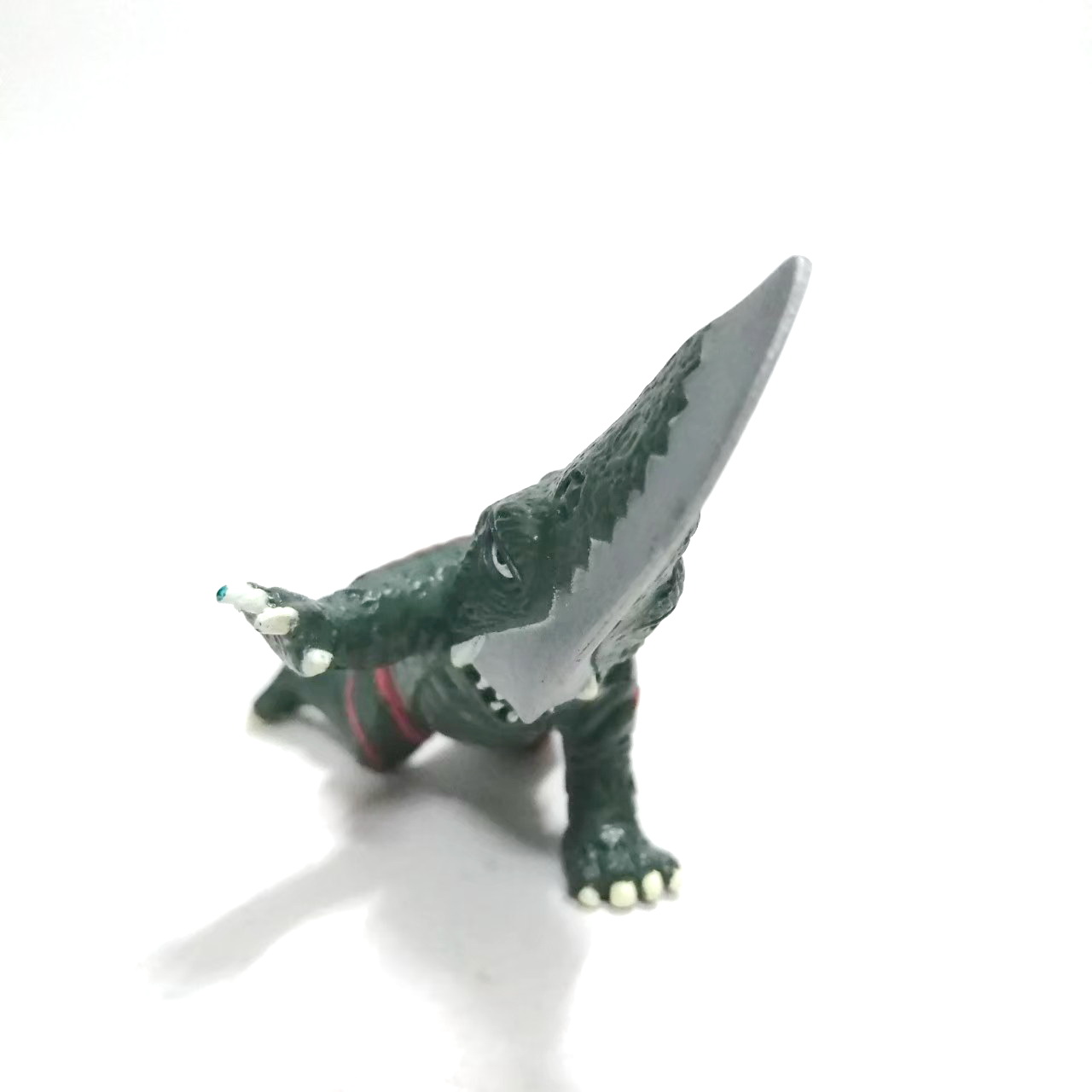 ขนาด3นิ้ว*** อาจมีรอยกาวบางส่วนไม่มีฐานน้ำแข็ง กาชาปองสัตว์ประหลาดกิวรอน(GUIRON)จากกาเมร่า ขนาดตามรูป มือสองของครบ