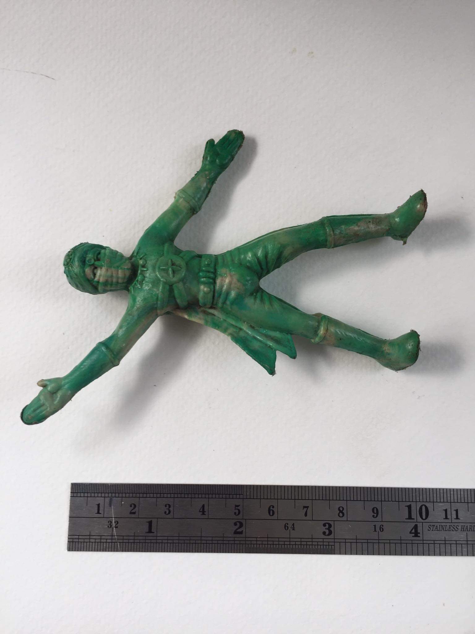 ตุ๊กตุ่นแอ๊นท์ ตัวแข็ง สีเขียวตุ่น เนื้อพลาสติกผสมไม่เข้ากัน ขนาด 4-4.5นิ้ว เรนโบว์แมน ยอดมนุษย์สายรุ้ง ร่างที่ 7 มือสองสภาพดี ไม่ชำรุด