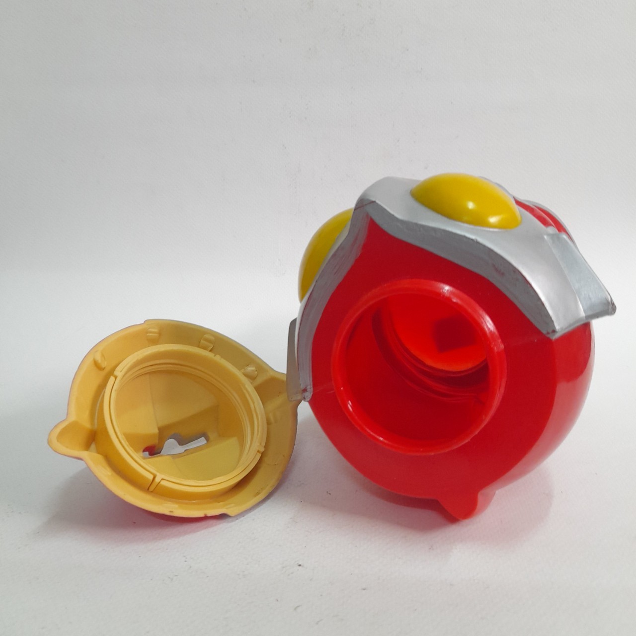 กระปุกออมสิน อุลตร้าแมน เปิดฝาได้ ของเอเพกซ์ทอยส์ ลิขสิทธิ์แท้ไชโยฯขนาดตามรูป มือสองสภาพดี มีรอยบ้างงานสะสมเก่าเก็บ