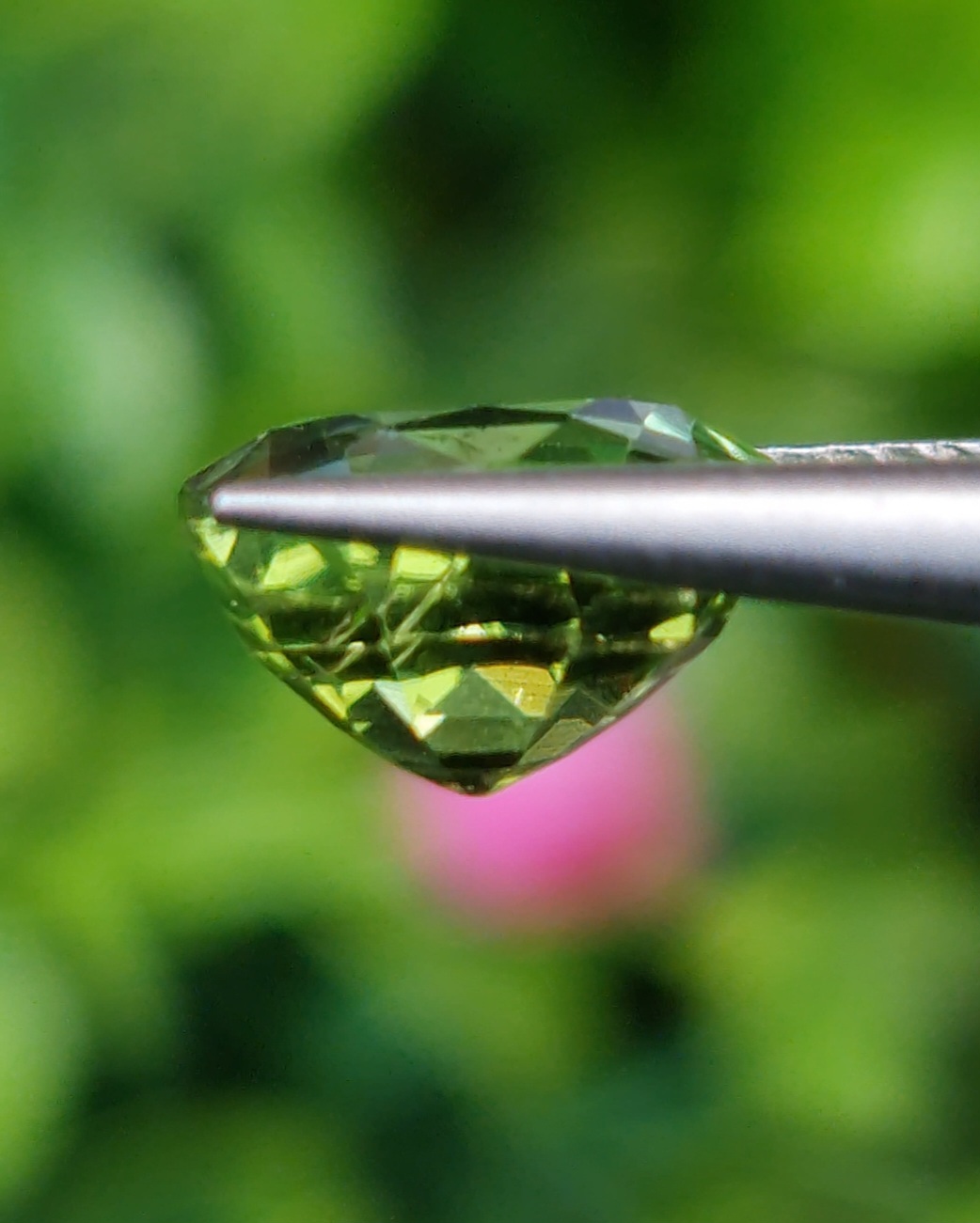 พลอย กรีน ทัวร์มารีน (Green Tourmaline) 2.68 กะรัต (Cts.) อัญมณีมงคลประจําวันเกิด เครื่องประดับพลอย