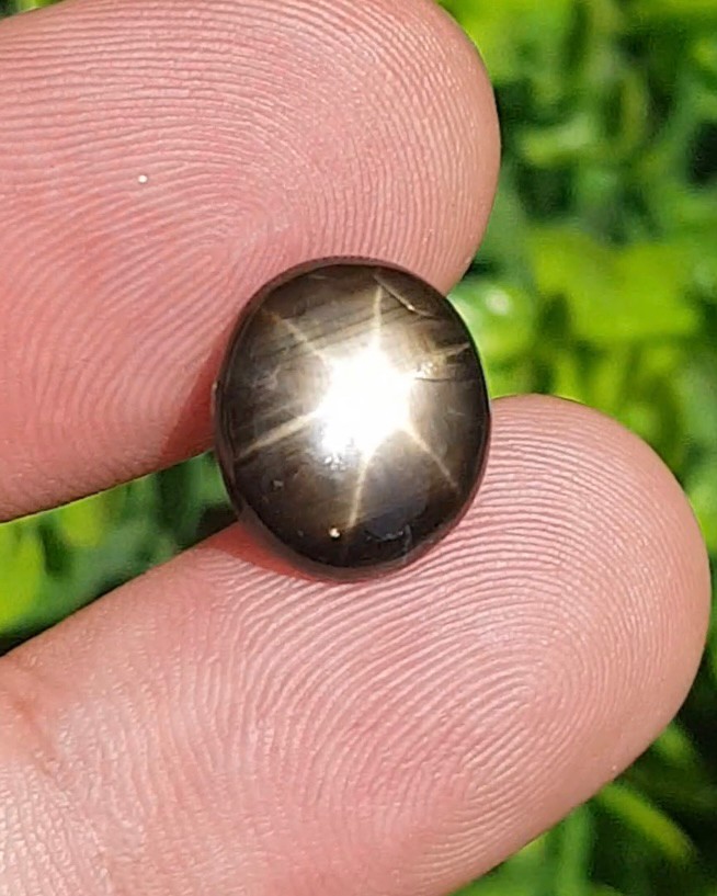 พลอย แบล็ค สตาร์ แซฟไฟร์ Black Star Sapphire 6.18 กะรัต (Cts.) ดิบ Unheated พลอยแท้ อัญมณีมงคลประจําวันเกิด เครื่องประดับพลอย