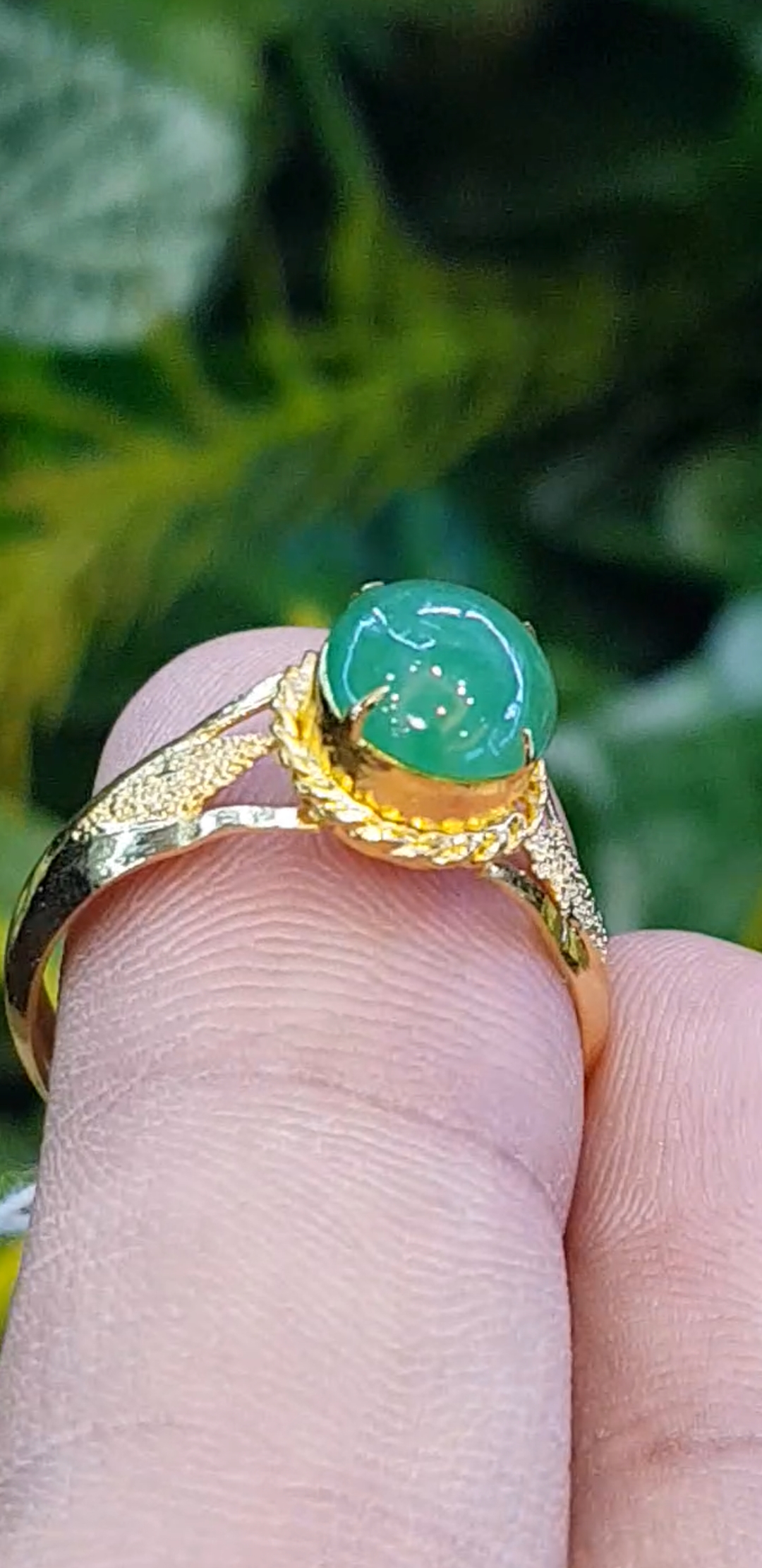 หยก พม่า แท้ Jade แหวนหยก 翡翠戒指 (Jadeite ring) ดิบ 1.30 กะรัต (Cts.) ไม่ผ่านการปรับปรุง (Type A) พม่า (Myanmar)