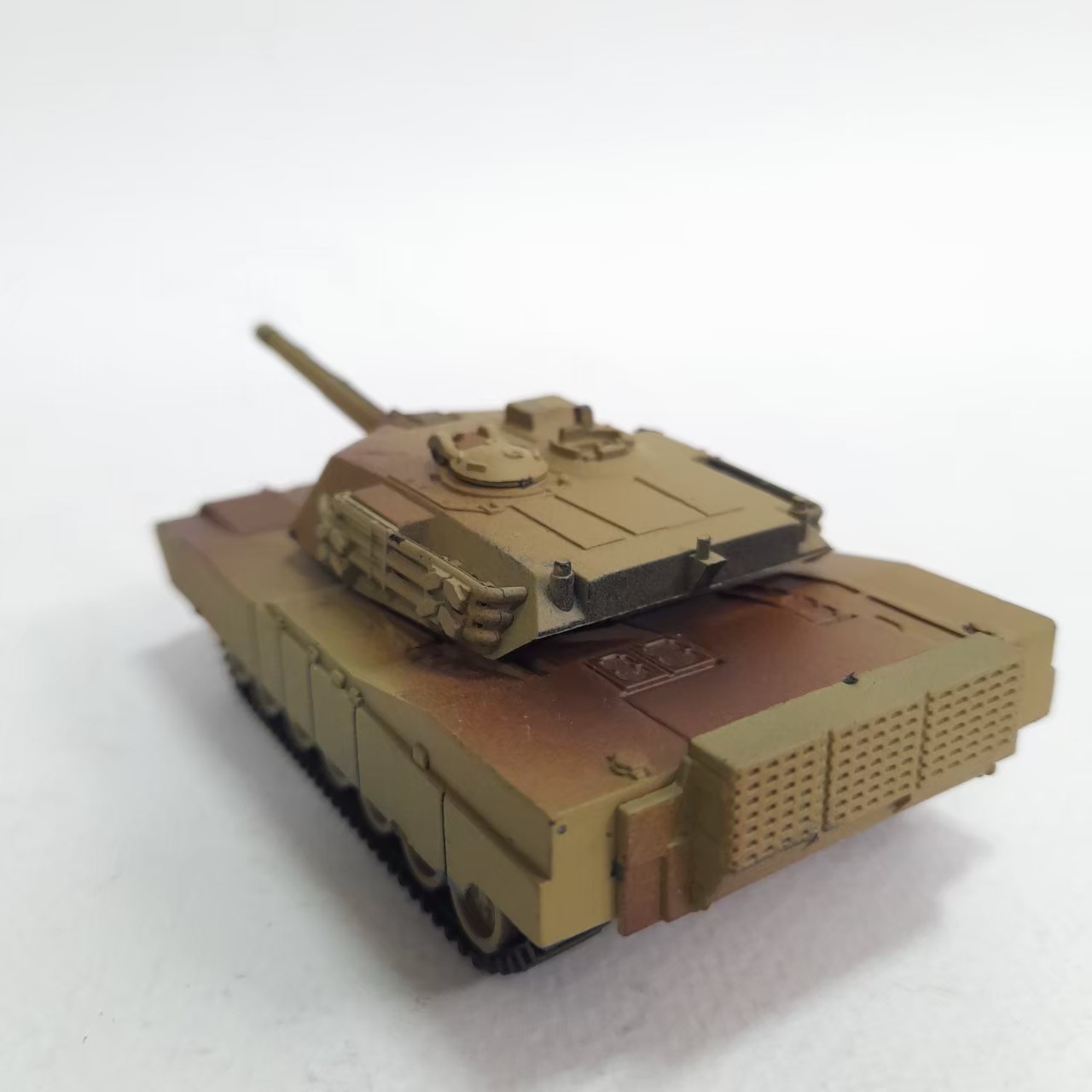 มีหลายภาพ,รถถังพลาสติกสำเร็จรูป M1A2 ทำสีแล้ว งานเก่า มือสอง สภาพดี มีรอยบ้าง