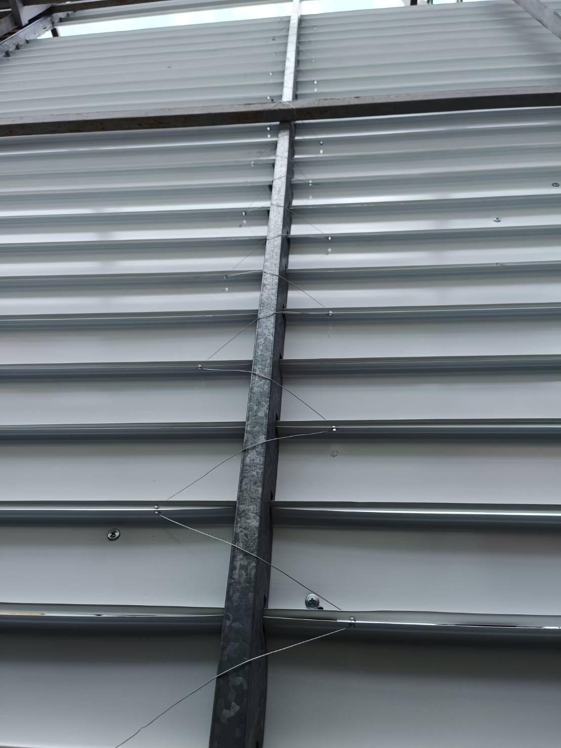 งานติดตั้งแผงกันแดดอลูมิเนียม