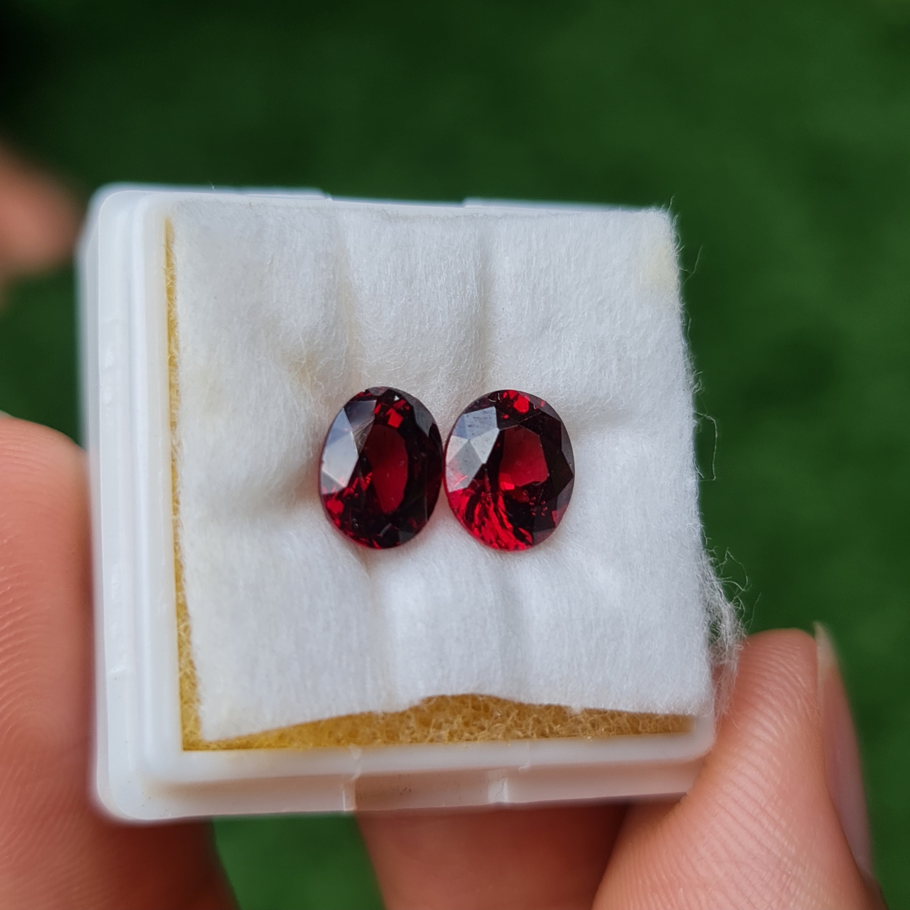 พลอย โรโดไลต์ การ์เน็ท Rhodolite Garnet 3.10 Cts. 2 เม็ด (Pcs.) พลอยแท้ อัญมณีมงคลประจําวันเกิด เครื่องประดับพลอย