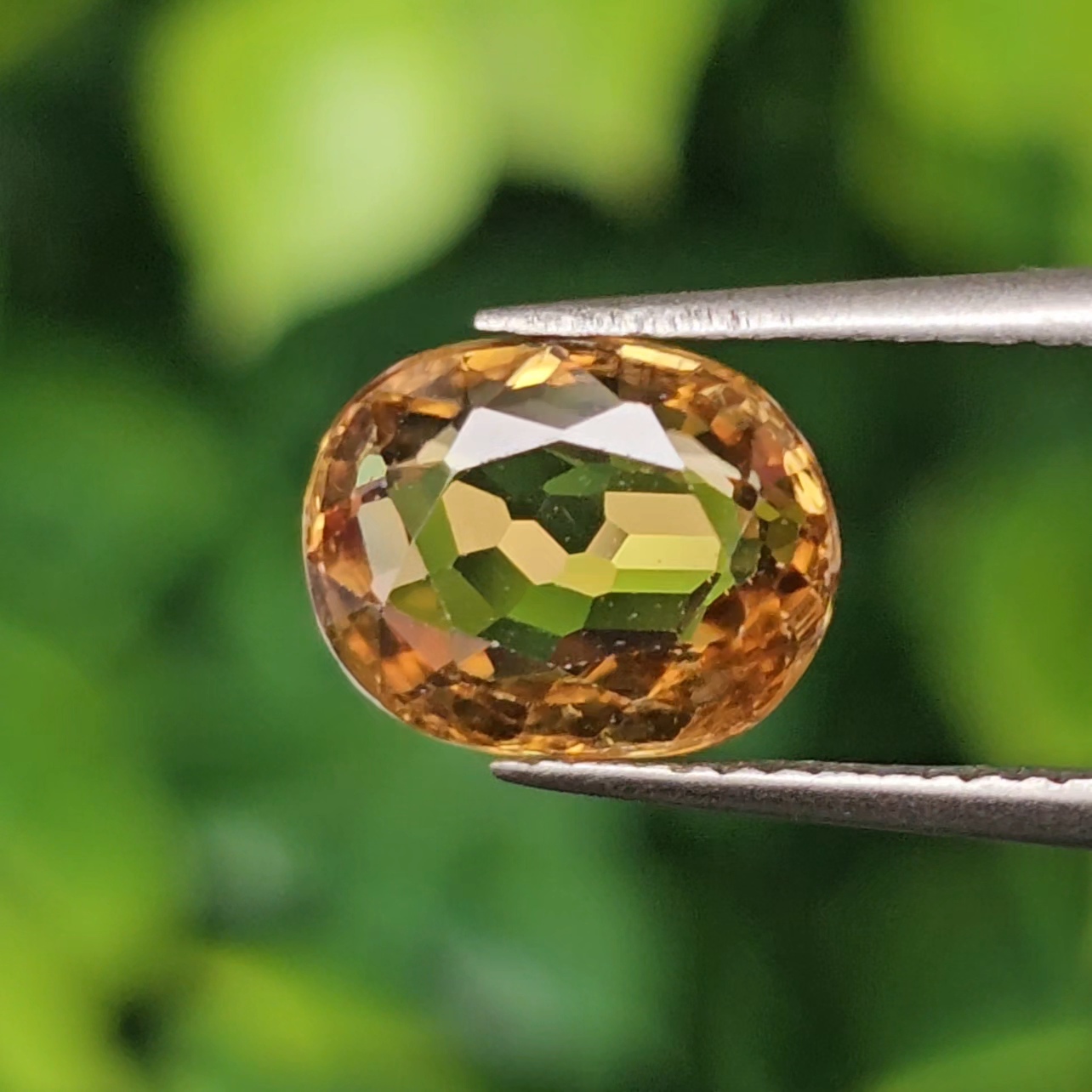 พลอย เพทาย (Zircon) 2.40 กะรัต (Cts.) พลอยแท้ อัญมณีมงคลประจําวันเกิด เครื่องประดับพลอย